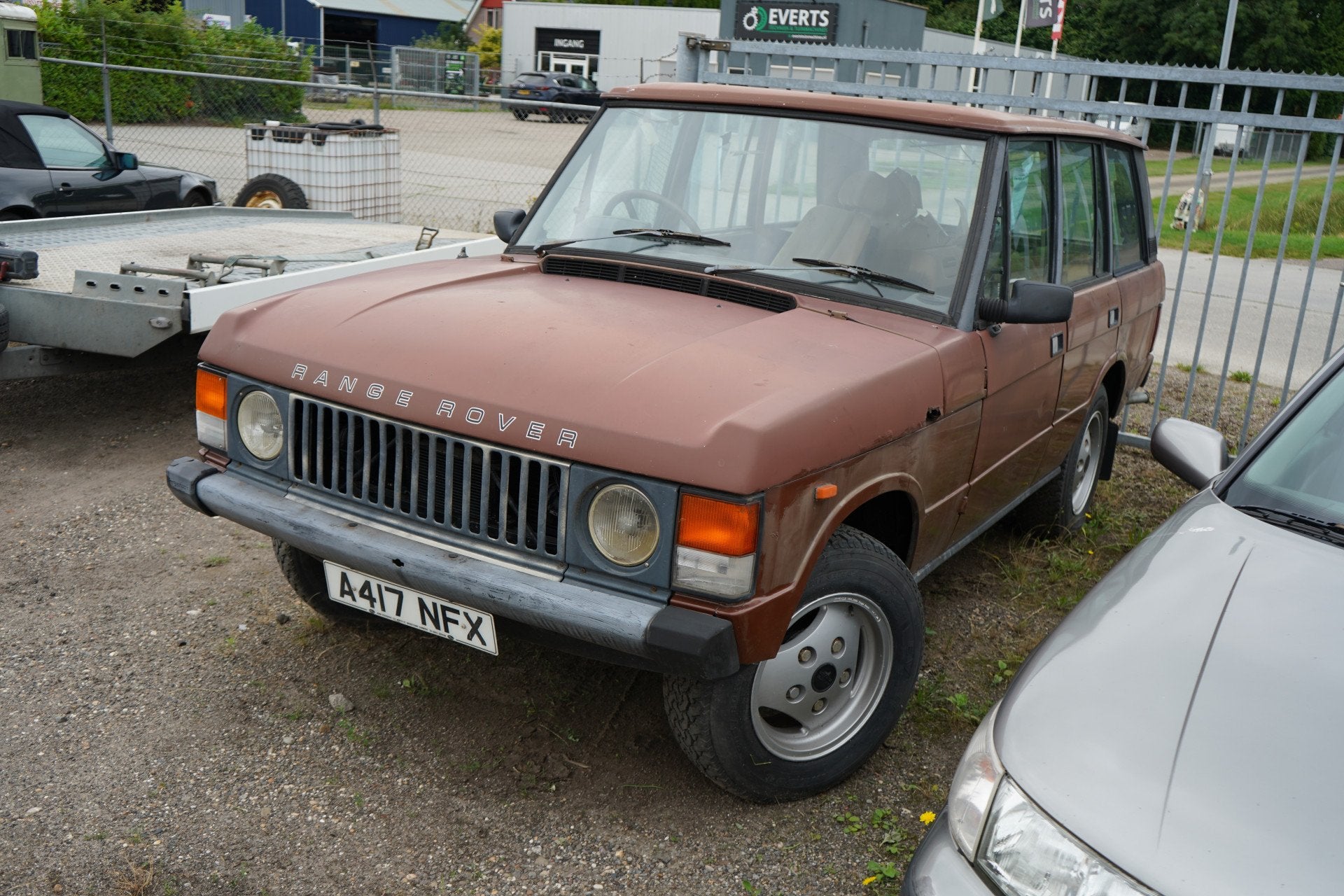 Land Rover Range Rover 3.5 V8 (bj 1984), Auto's, Oldtimers, Stof, Land Rover, Bruin, Handgeschakeld