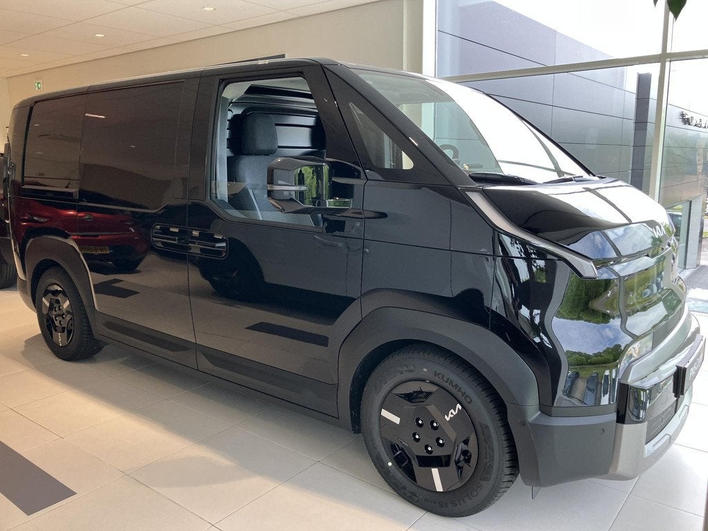 Kia PV5 L2H1 Elite 51.5 kWh RIJKLAAR! (excl. BTW) | Navi | C, Auto's, Bestelauto's, 12 maanden, Stof, 750 kg, Zwart