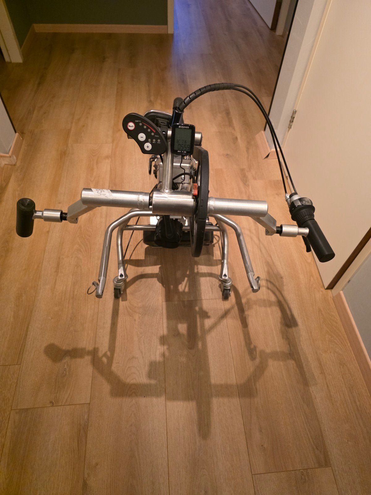 Elektrische handbike met lader en Sigma fietscomputer, Ophalen, Gebruikt, 30 tot 50 km per accu, Overige merken