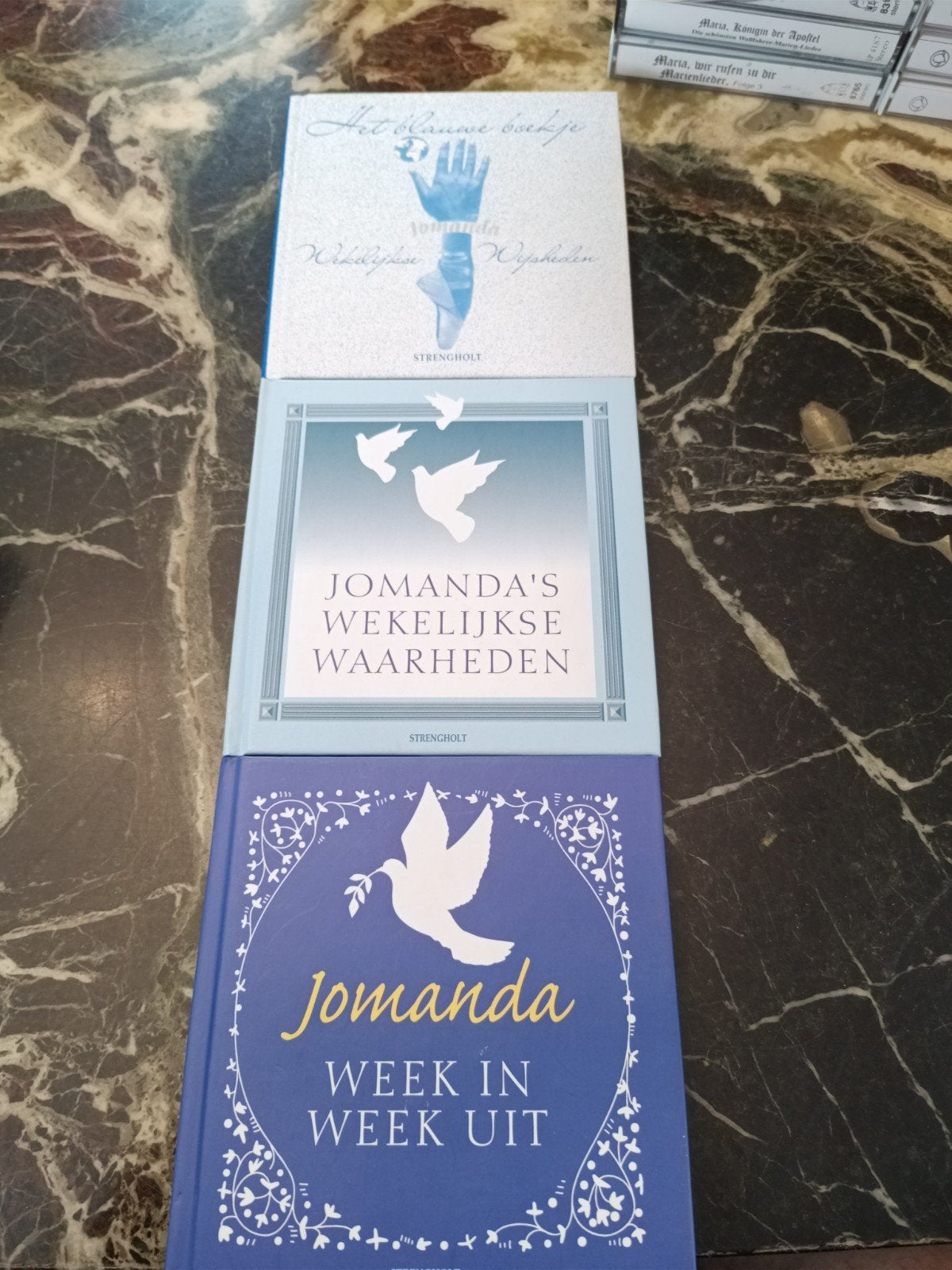 Jomanda Boeken: Wekelijkse Waarheden & Week in Week Uit, Achtergrond en Informatie, Spiritualiteit algemeen, Jomanda, Ophalen