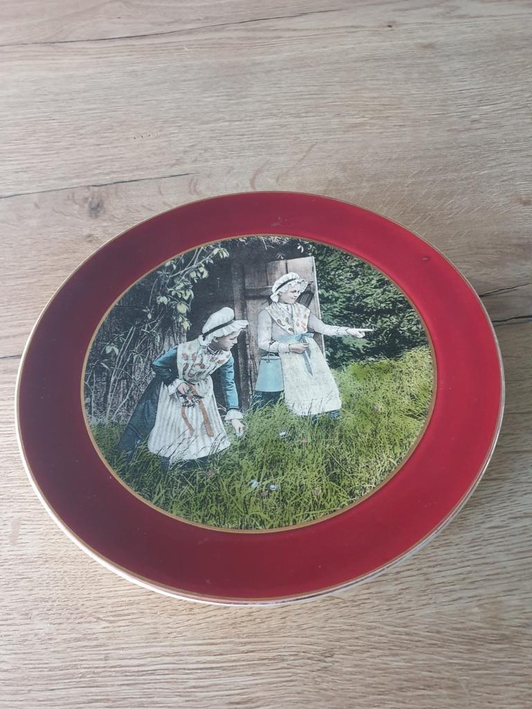 Antiek decoratief bord 'Jeunes Lorraines' - Villeroy & Boch, Antiek en Kunst, Ophalen of Verzenden