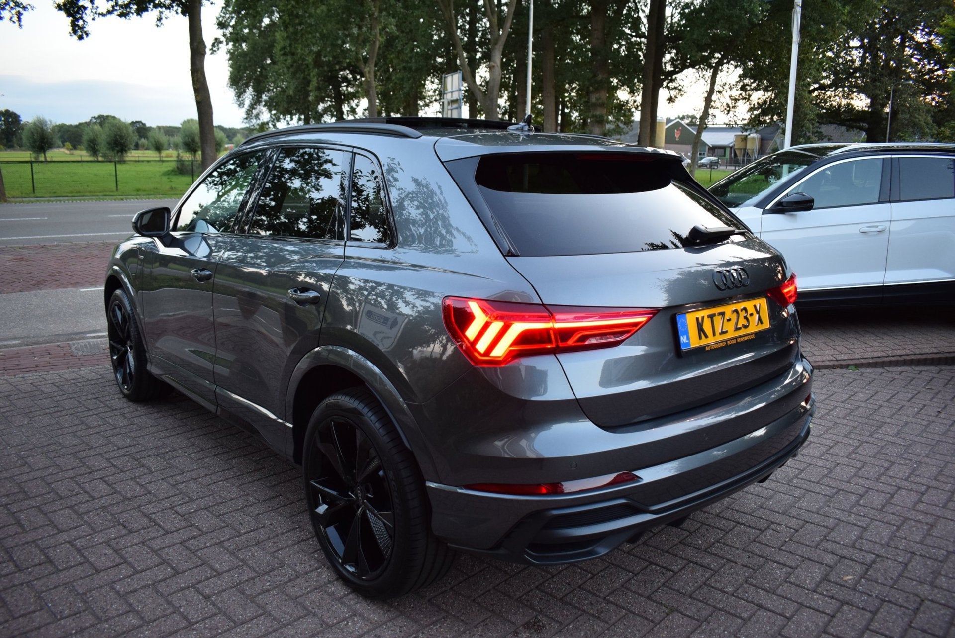 Audi Q3 45 TFSI e S-LINE AUTOM/PANO DAK/ADAP CRUISE/TREKH/MA, Auto's, Dealer onderhouden, Gebruikt, Euro 6, Hybride Elektrisch/Benzine