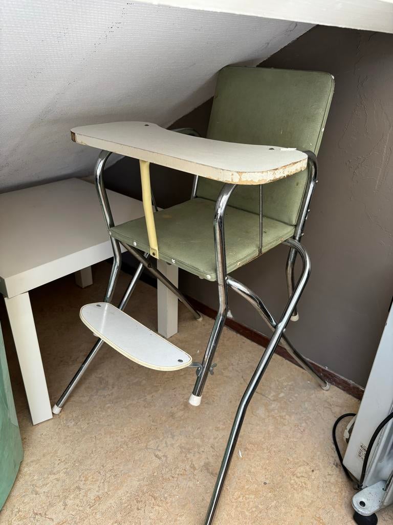 Vintage kinderstoel met eetblad - Groen, Kinderen en Baby's, Kinderstoelen, Ophalen of Verzenden, Gebruikt, Overige typen