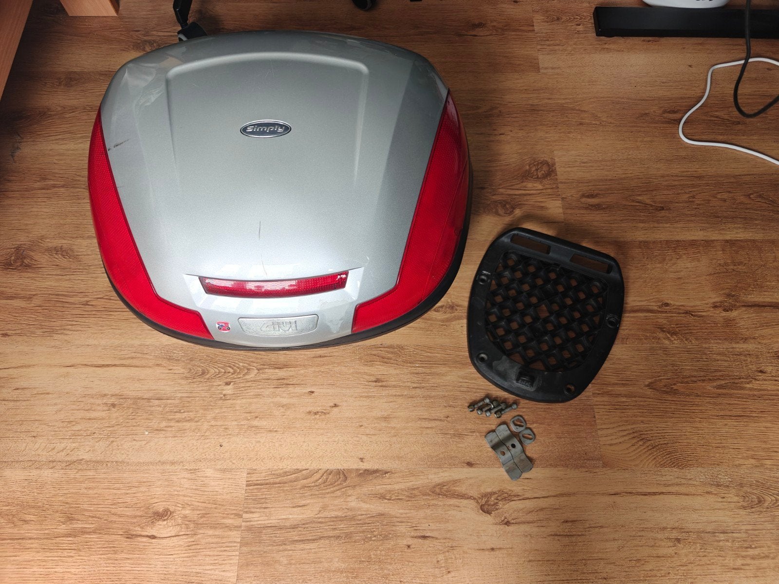 Givi E470 Simply Monolock Topkoffer 47L met montageplaat, Ophalen, Gebruikt