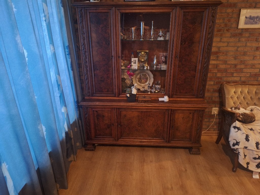 Antieke notenhouten salonkast, Ophalen