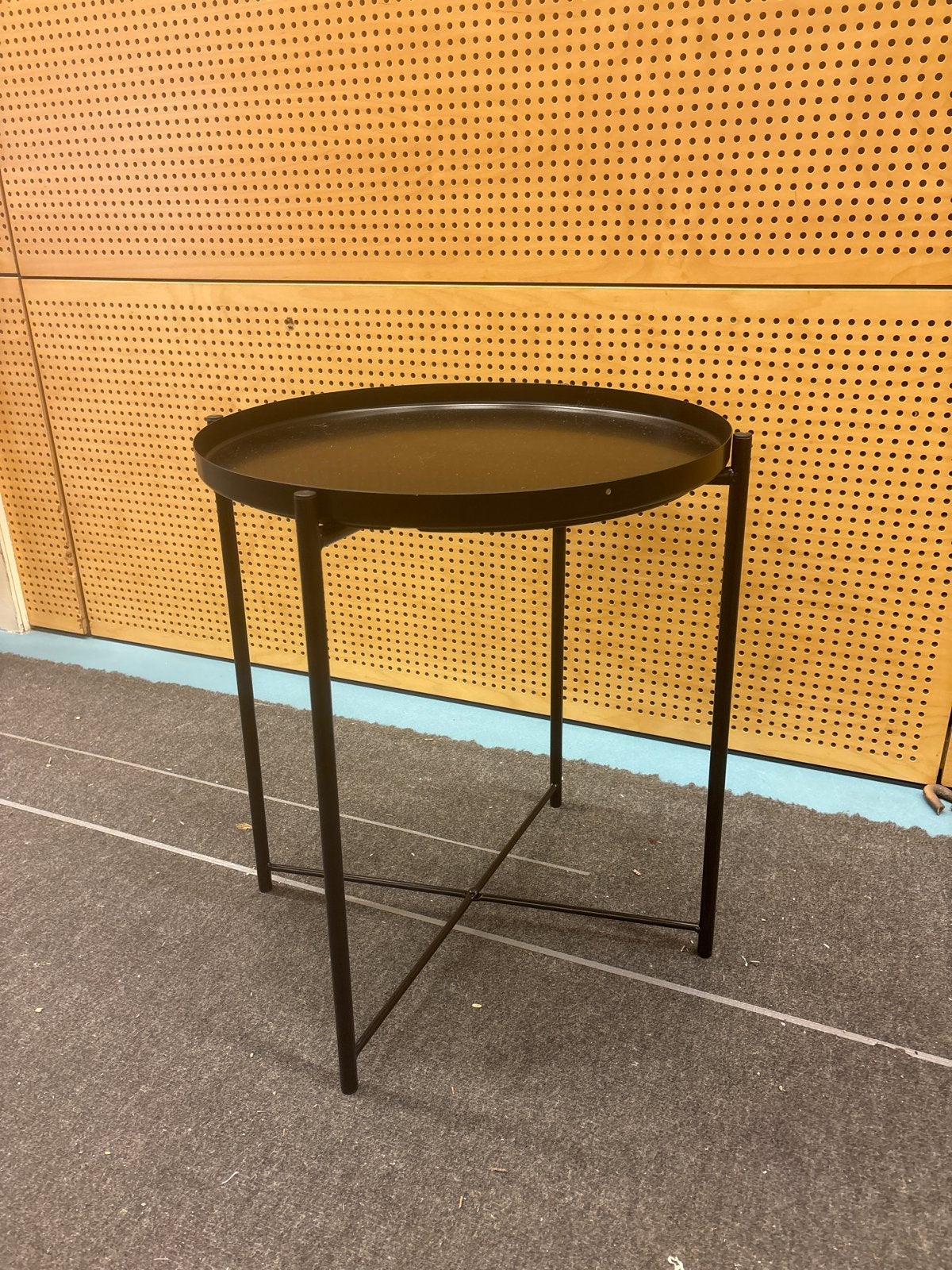 IKEA Gladom bijzettafel - Zwart, zo goed als nieuw, Minder dan 55 cm, Metaal of Aluminium, Rond, Zo goed als nieuw
