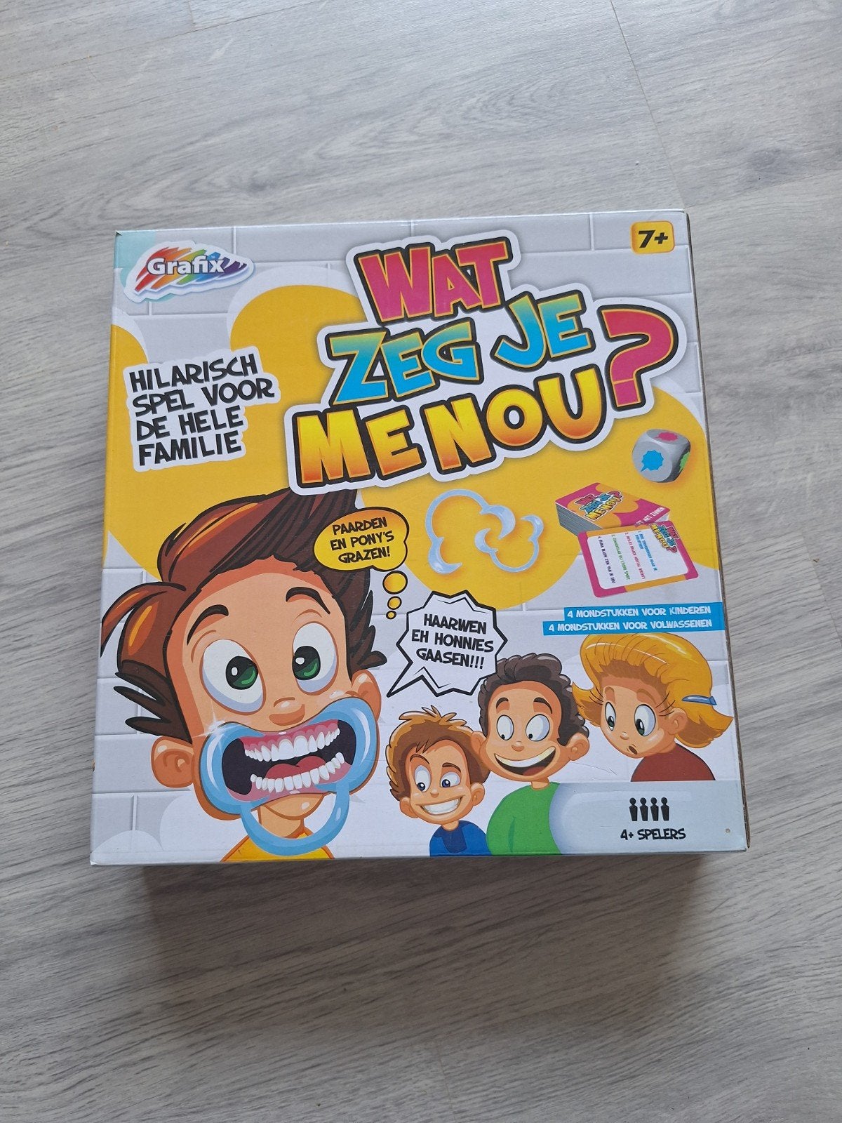 Wat Zeg Je Me Nou? - Hilarisch familiespel, Drie of vier spelers, Ophalen of Verzenden, Zo goed als nieuw, Grafix