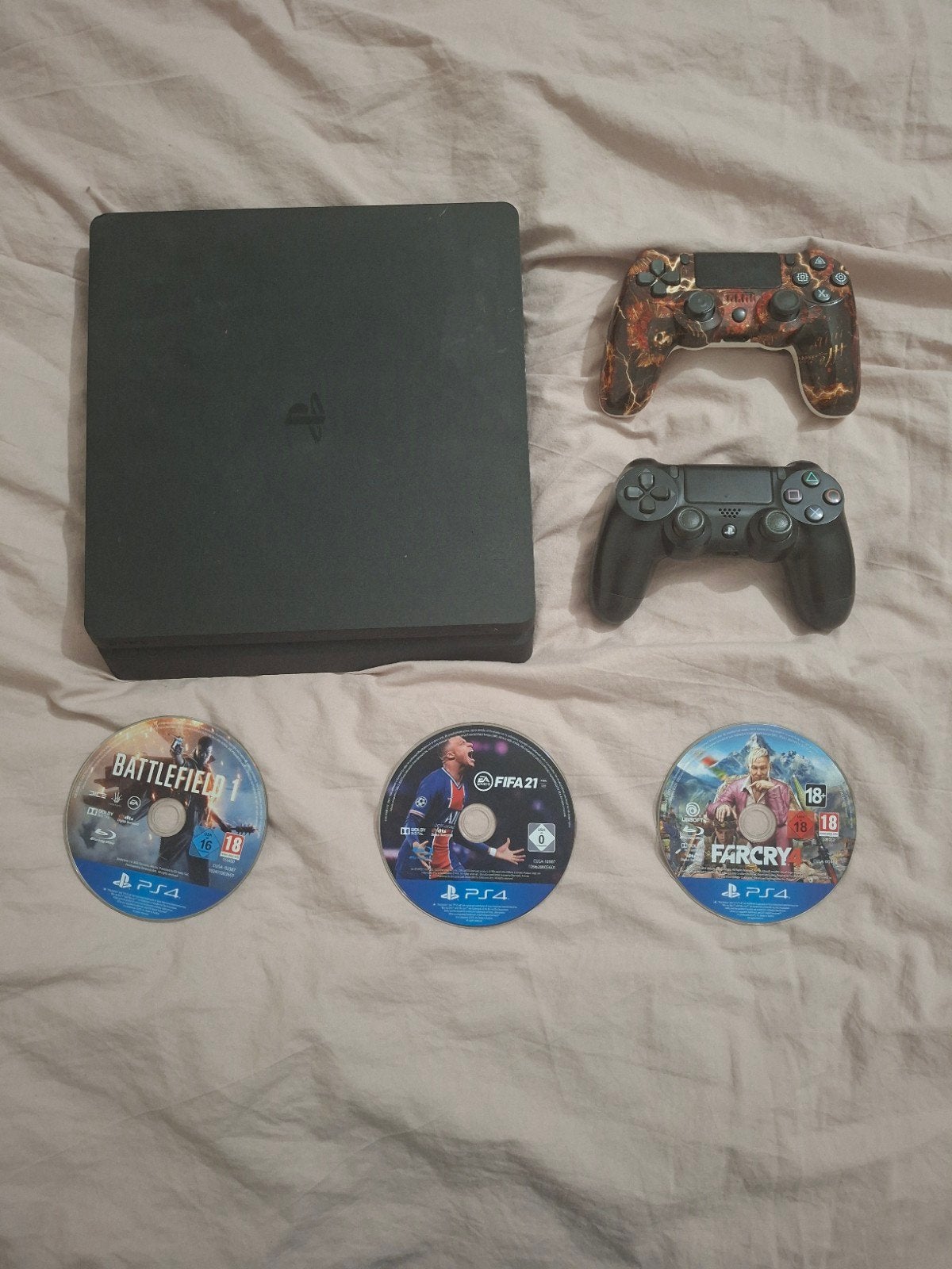 PlayStation 4  500GB met 2 controllers en 3 games, Met 2 controllers, Ophalen of Verzenden, Zo goed als nieuw, Slim