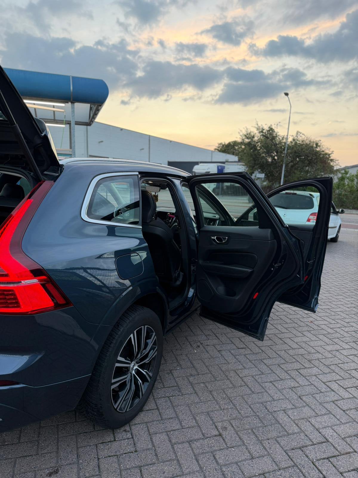 Volvo XC60 T6 Twin Engine 252pk Geartronic AWD 2021 Blauw, Automaat, 2069 kg, 1969 cc, Blauw
