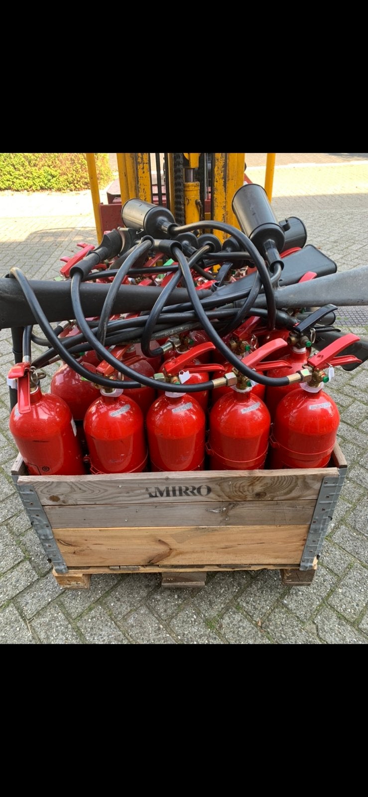 Co2 blussers grote volle verzegelde flessen 12,50 per stuk., Huis en Inrichting, Brandblussers en Brandkasten, Ophalen, Zo goed als nieuw