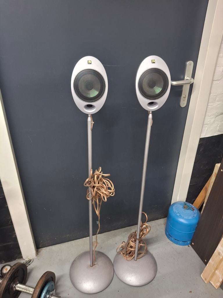 Kef speakers op standaard + JVC receiver  RX-5042, Audio, Tv en Foto, Luidsprekers, Ophalen, Gebruikt, Front, Rear of Stereo speakers