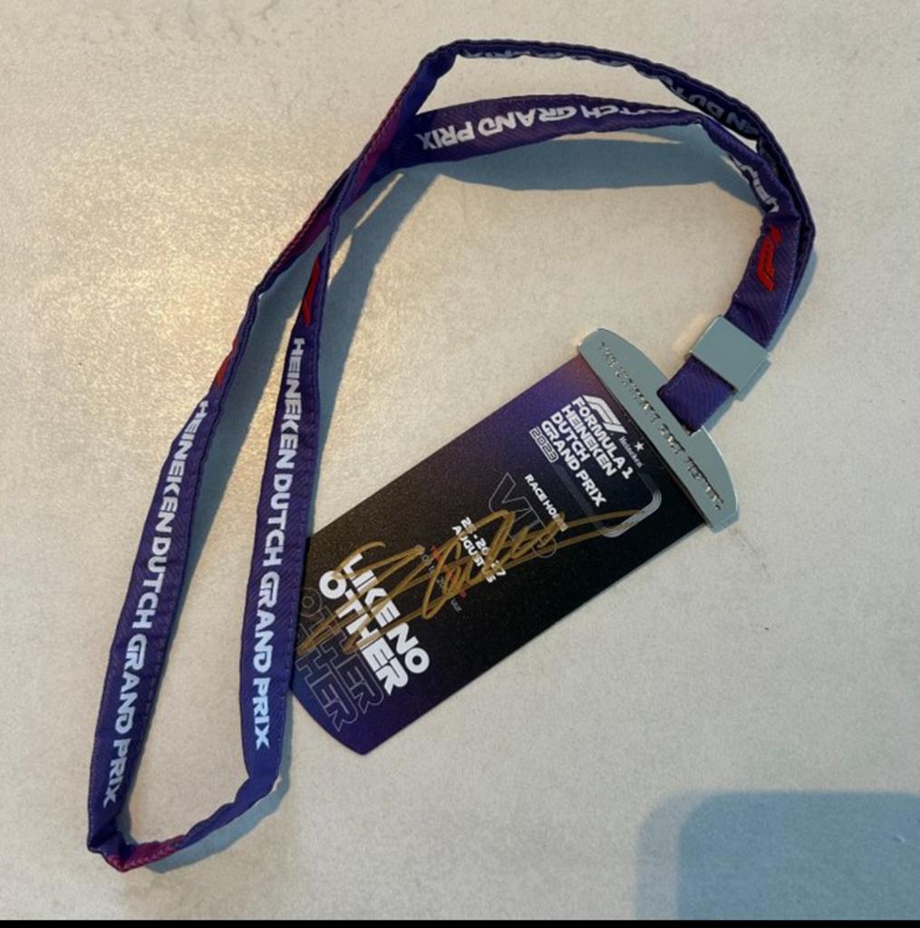 Charles Leclerc Gesigneerde VIP Pass – Formula 1 2023, Eén persoon