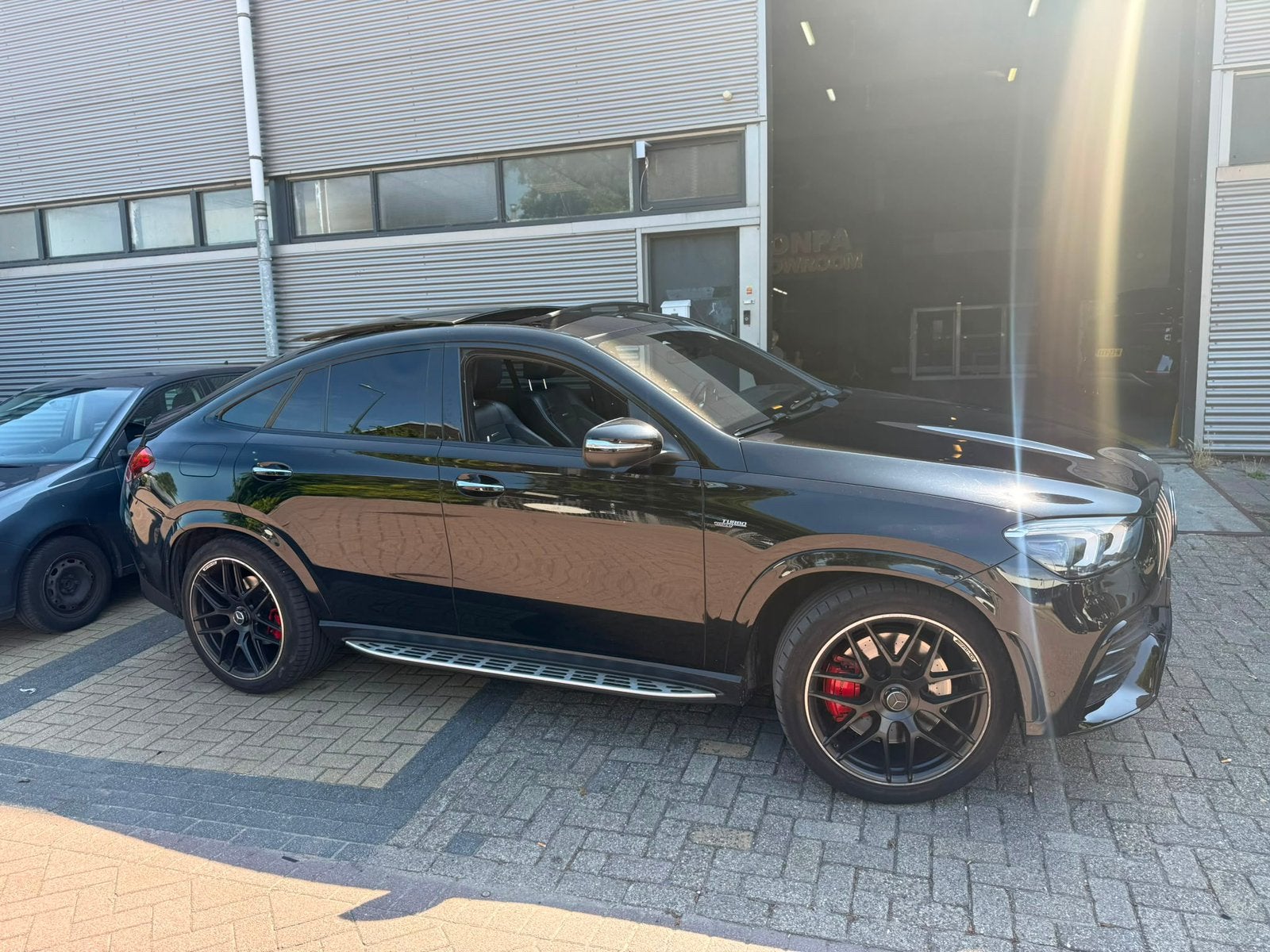 een prachtige Mercedes-AMG GLE 53 4MATIC+ Coupé, Auto's, Mercedes-Benz, Automaat, Zwart, Lichtsensor, 2500 kg