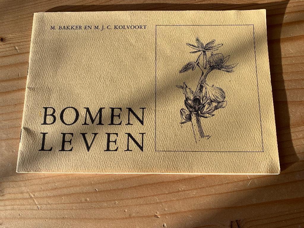 Bomen leven, Ophalen of Verzenden, Gelezen, Bloemen, Planten en Bomen, M.Bakker
