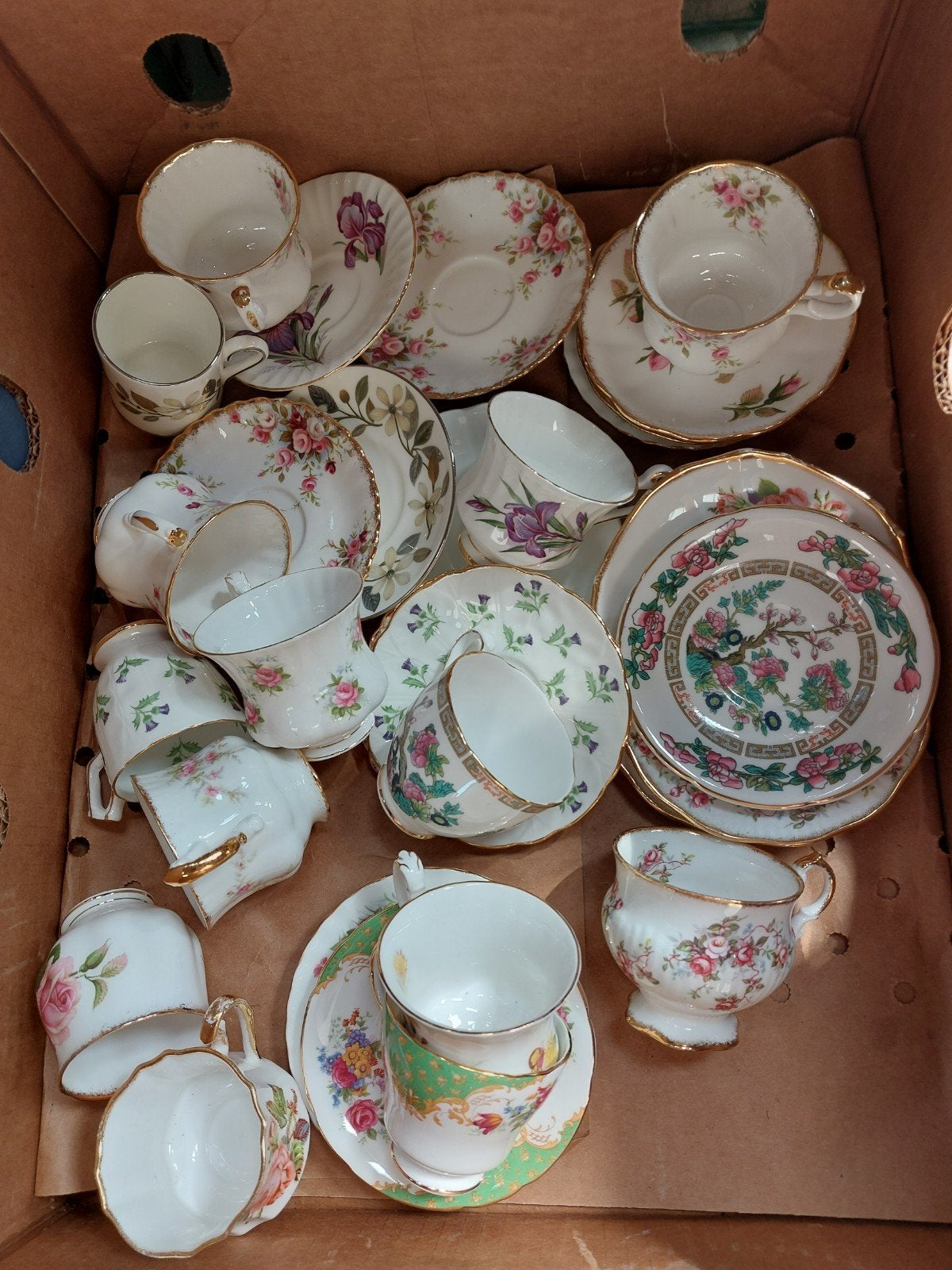 Doos met diverse theekopjes - Royal Albert, Indian Tree, Ophalen