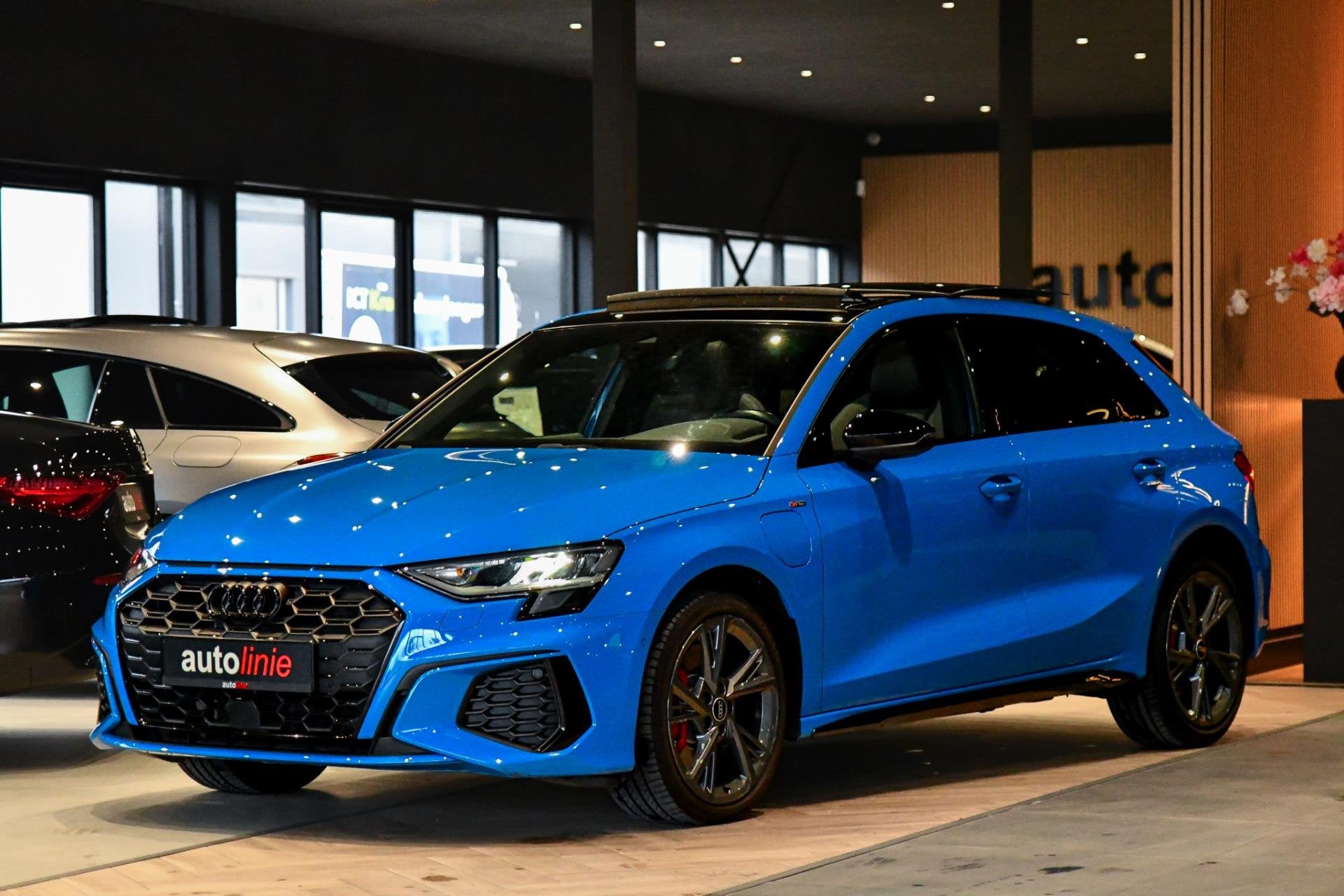 Audi A3 Sportback 45 TFSI e 3x S-Line Competition. Pano, ACC, Gebruikt, Zwart, 4 cilinders, Blauw