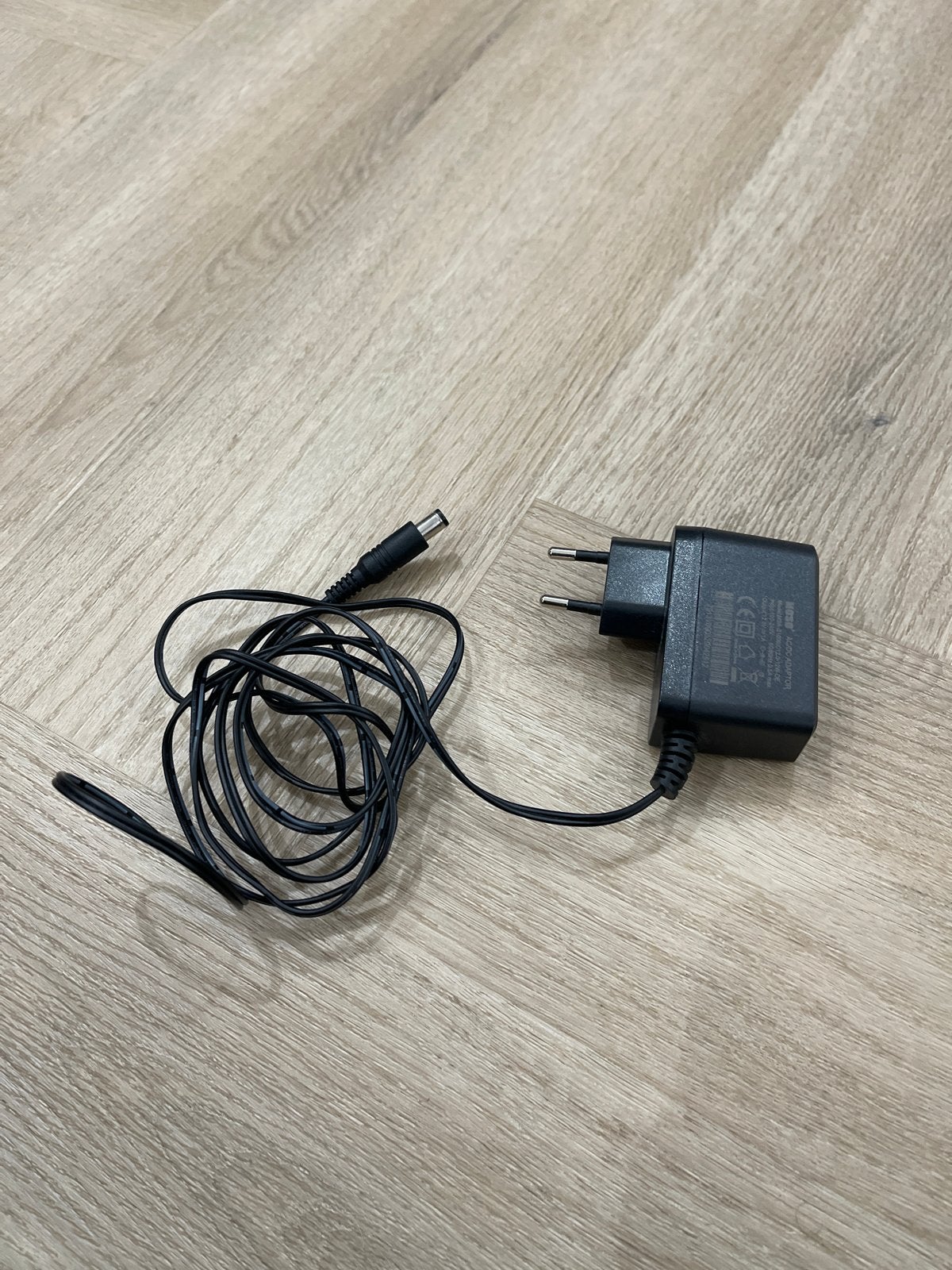 MOSS AC/DC Adapter Oplader 12V 1A, Universeel, Adapter, Ophalen of Verzenden, Zo goed als nieuw