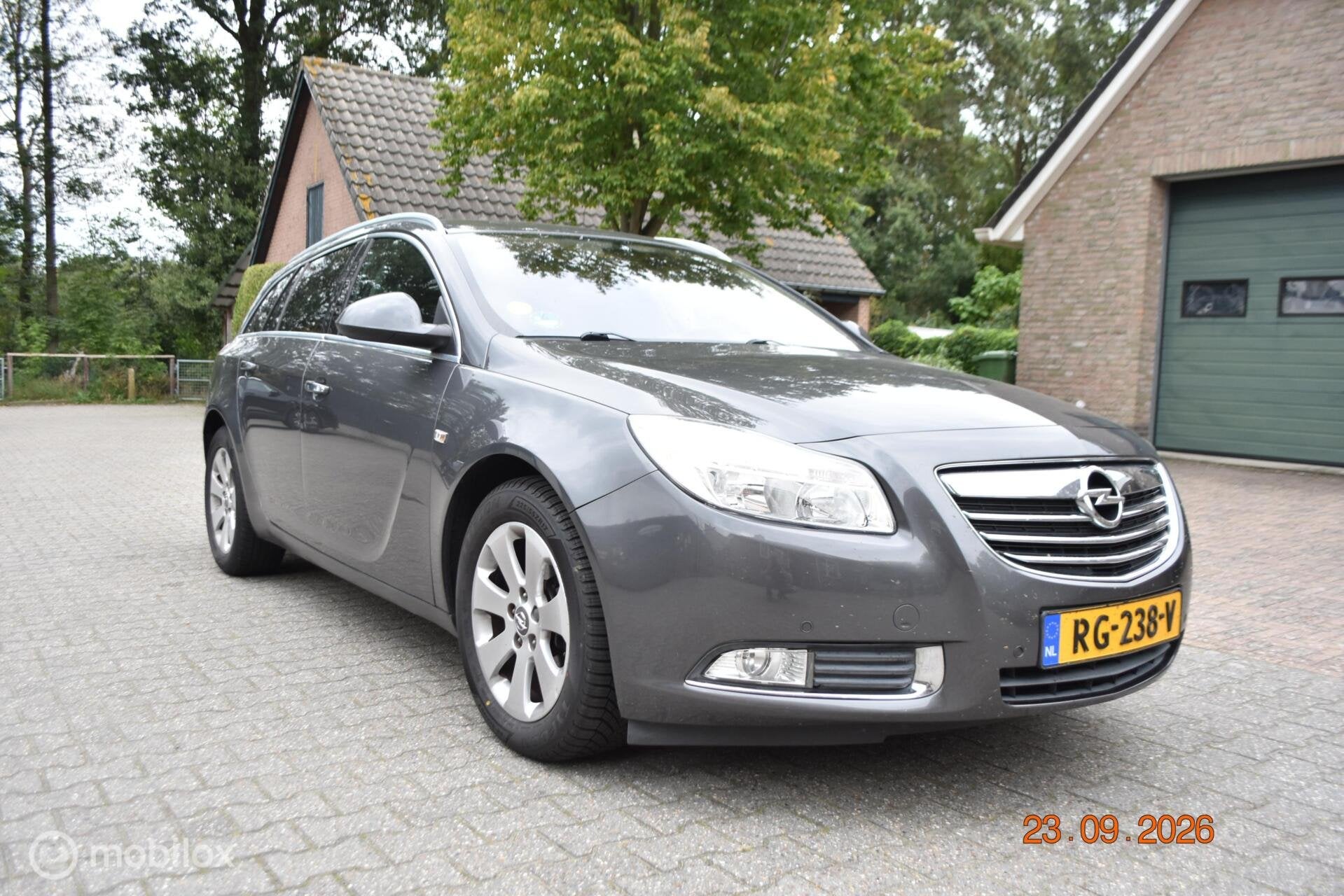 Opel Insignia Sports Tourer 2.0 CDTI EcoFLEX Cosmo, Voorwielaandrijving, Euro 5, Zwart, 4 cilinders