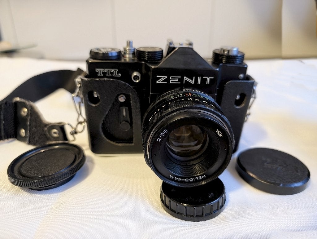 KMZ  Zenit TTL camera + HeliosM 2/58 +  rundleder cameratas., Ophalen of Verzenden, Gebruikt, Spiegelreflex, Overige Merken
