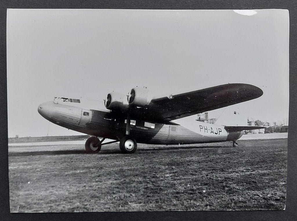 Foto van een KLM Fokker F-22 de PH-AJP (F1031), Verzamelen, Ophalen of Verzenden, Gebruikt, Kaart, Foto of Prent