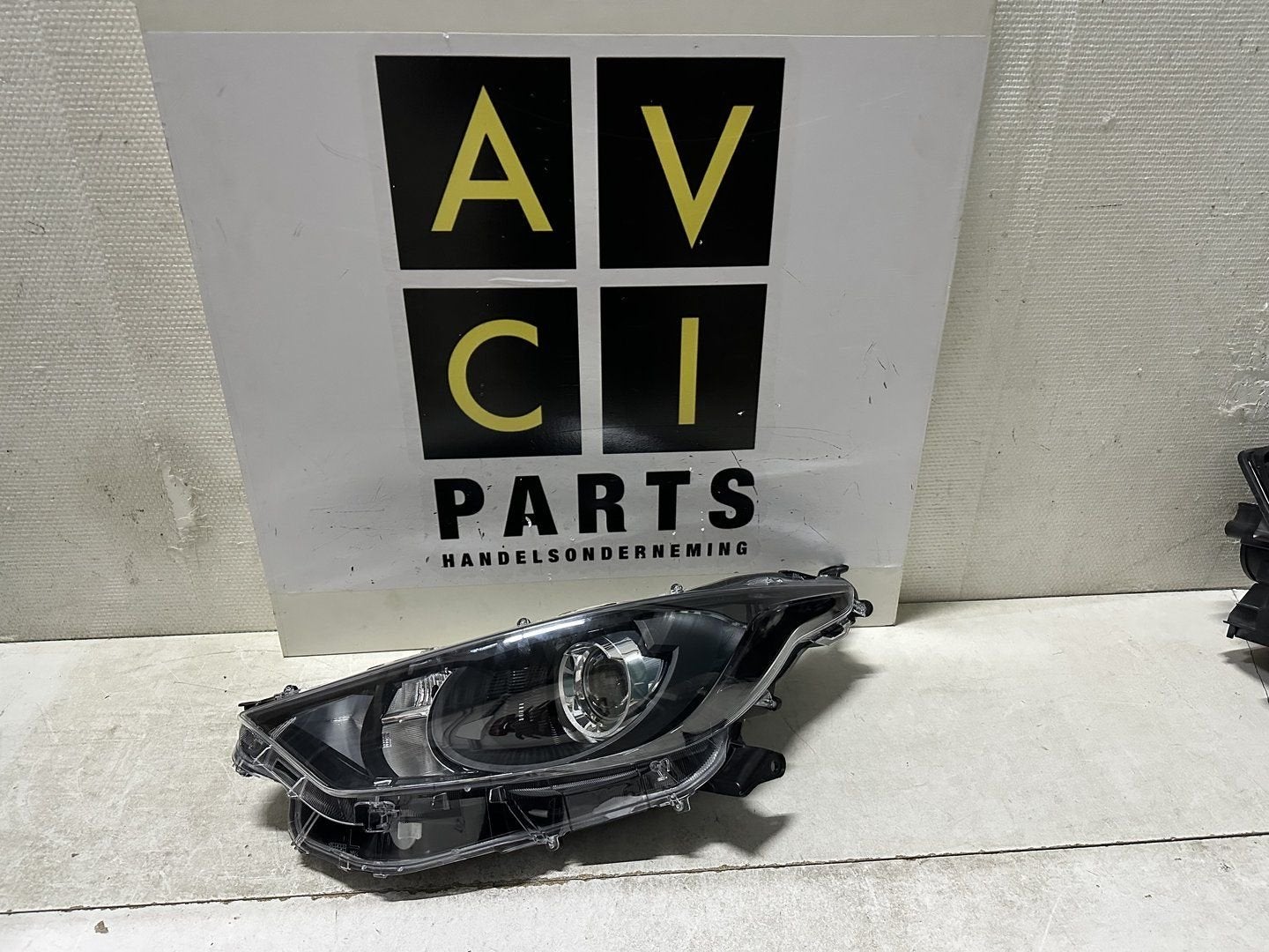 Koplamp Toyota Yaris IV HYBIRD P21 led links Origineel, Gebruikt, -, -, Ophalen of Verzenden