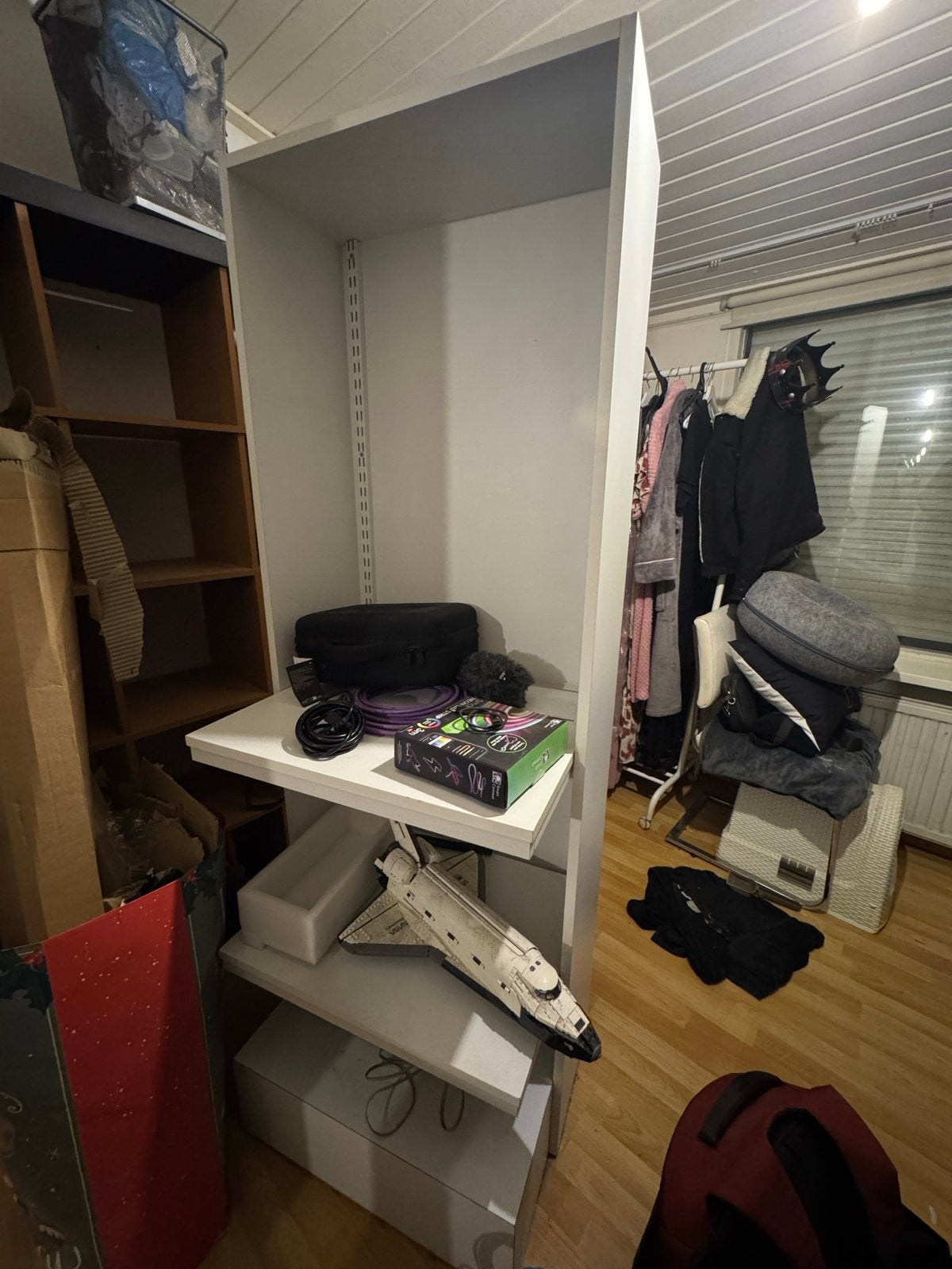 GRATIS | Stevige witte kast met 4x verstelbare planken, Met plank(en), Zo goed als nieuw, 150 tot 200 cm, 25 tot 50 cm