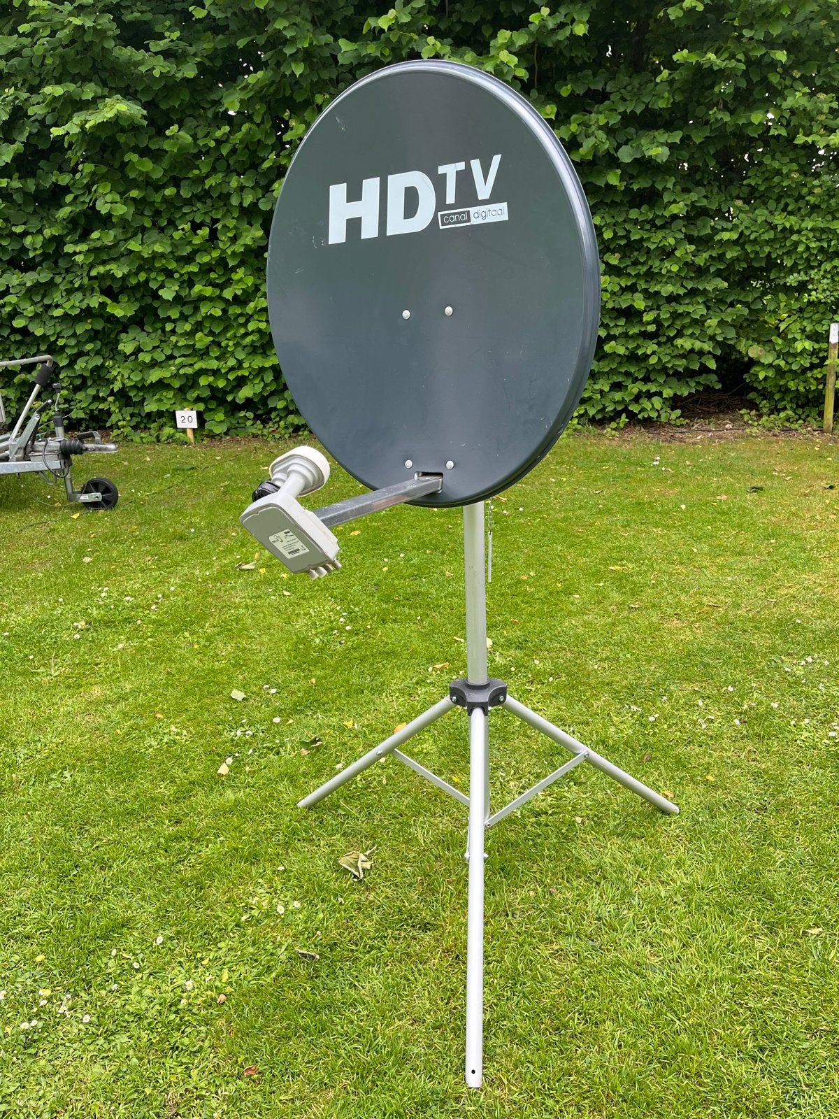 Satellietschotel met LNB-kop en statief, Audio, Tv en Foto, Schotelantennes, Ophalen, Gebruikt, (Schotel)antenne, Overige merken