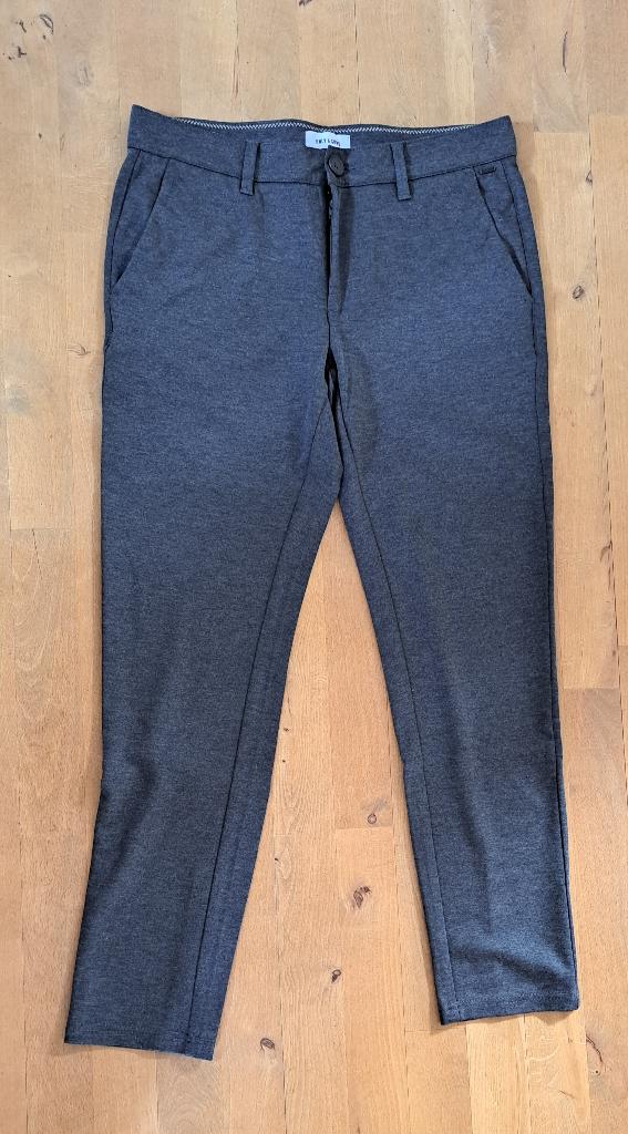 Pantalon kleur grijs, Kleding | Heren, Broeken en Pantalons, Overige maten, Ophalen of Verzenden, Zo goed als nieuw, Grijs