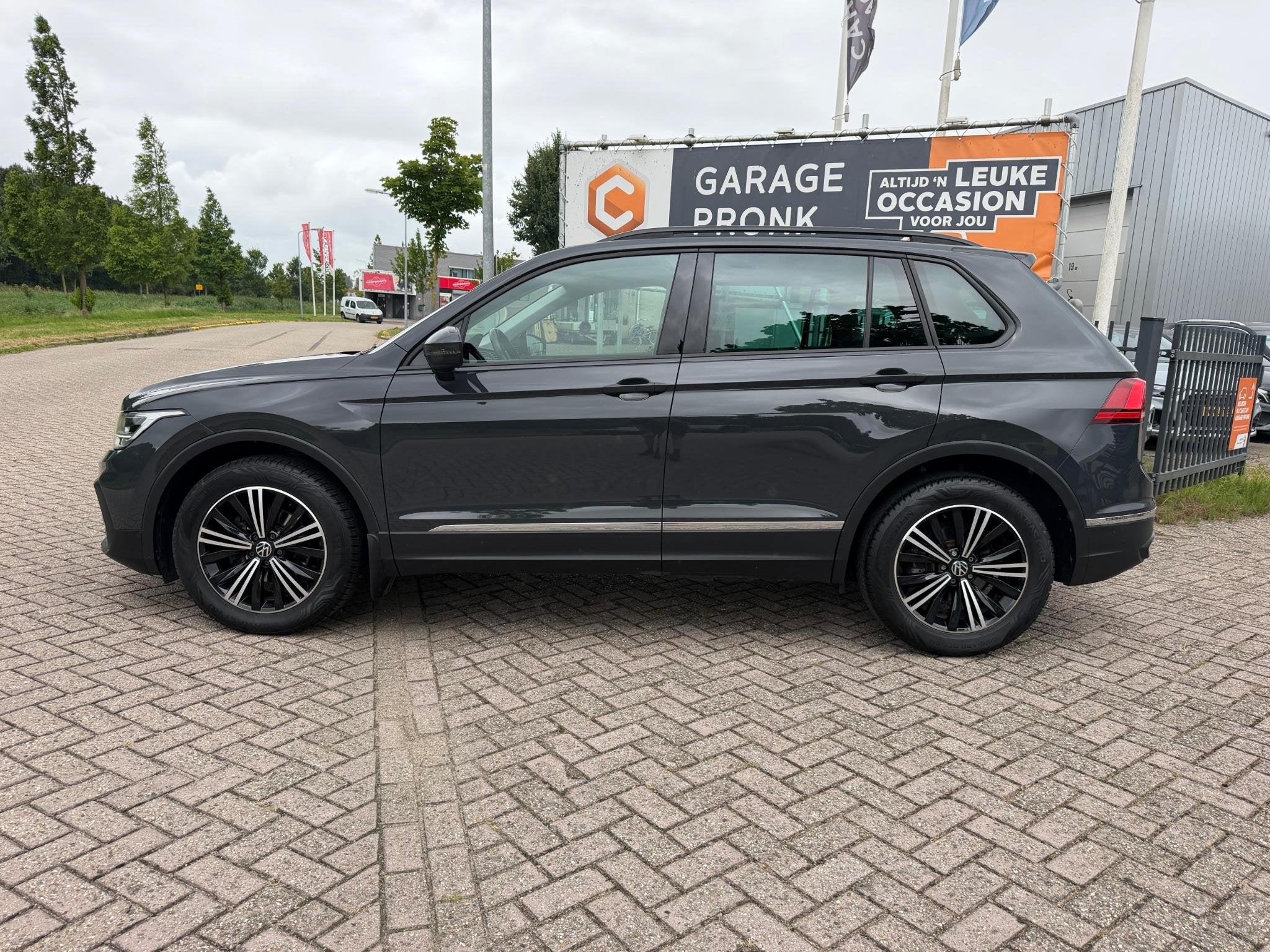 Volkswagen Tiguan 1.5 TSI BOVAG GARANTIE CAMERA/TREKHAAK/CAR, Stof, 4 cilinders, 14 km/l, Bedrijf
