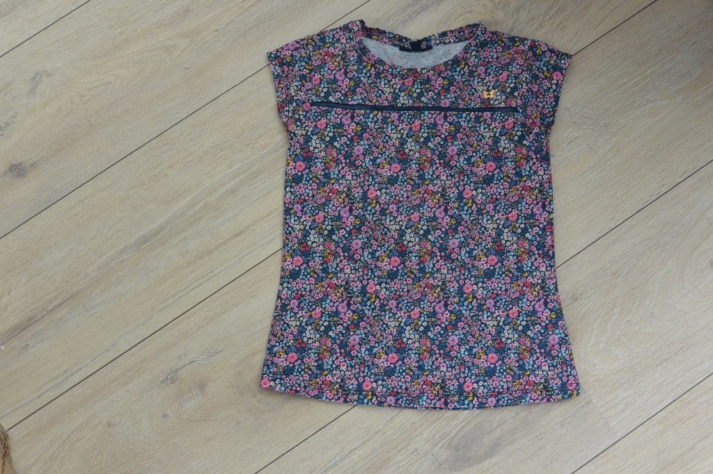 Gebloemd shirtje van Chaos & Order - maat 122/128, Kinderen en Baby's, Kinderkleding | Maat 122, Gebruikt, Meisje, Chaos & Order