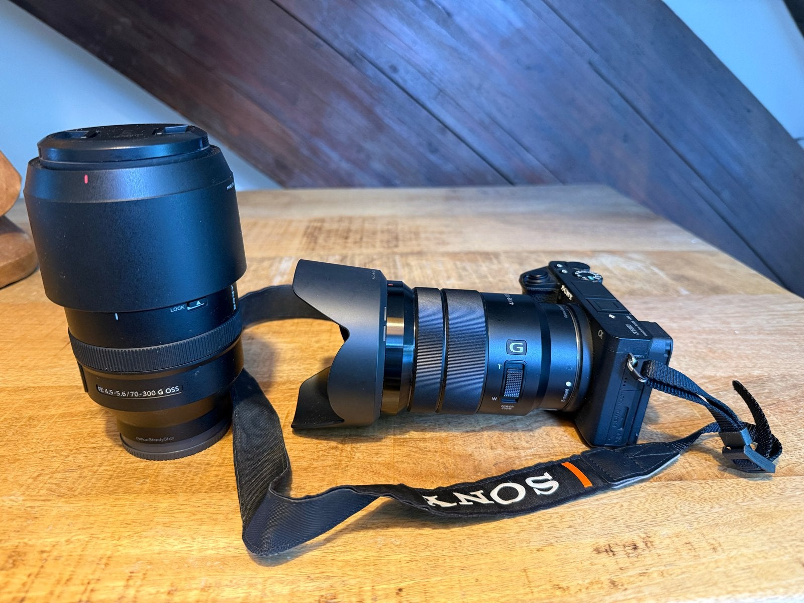 Sony Alpha 6500 met 2 objectieven en 2 accu's, Ophalen, Zo goed als nieuw, Accu, Sony