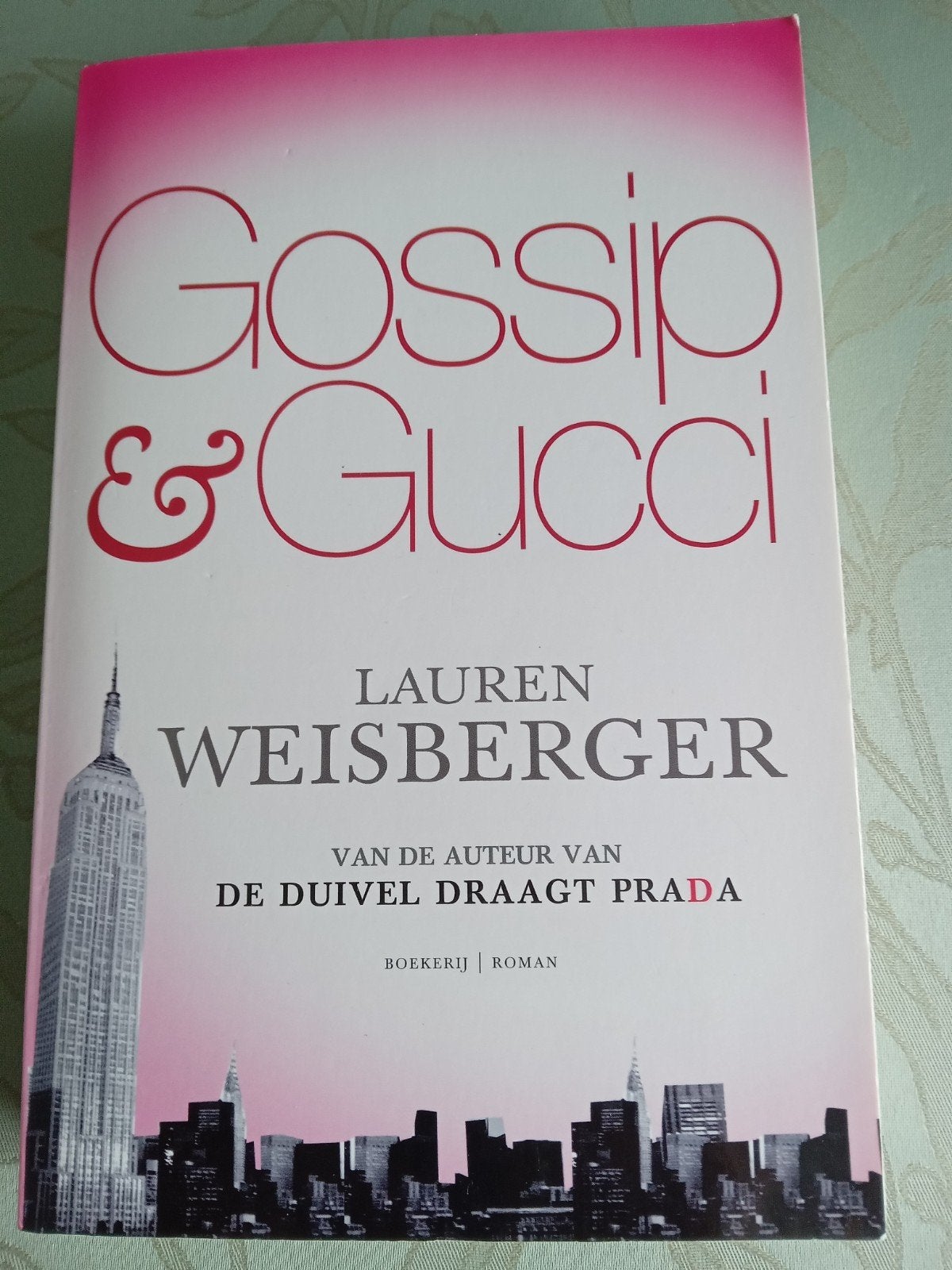 Gossip & Gucci - Lauren Weisberger (De Duivel draagt Prada), Ophalen of Verzenden, Gelezen, Lauren Weisberger, Nederland