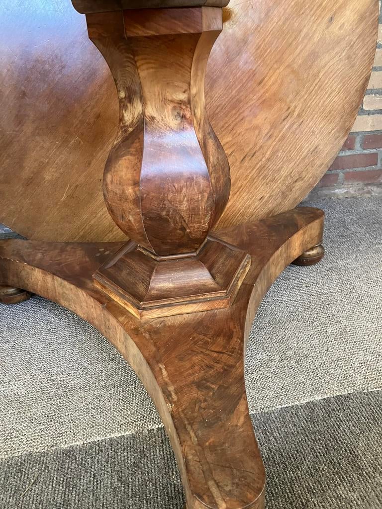Gratis Notenhouten ronde tafel, Ophalen