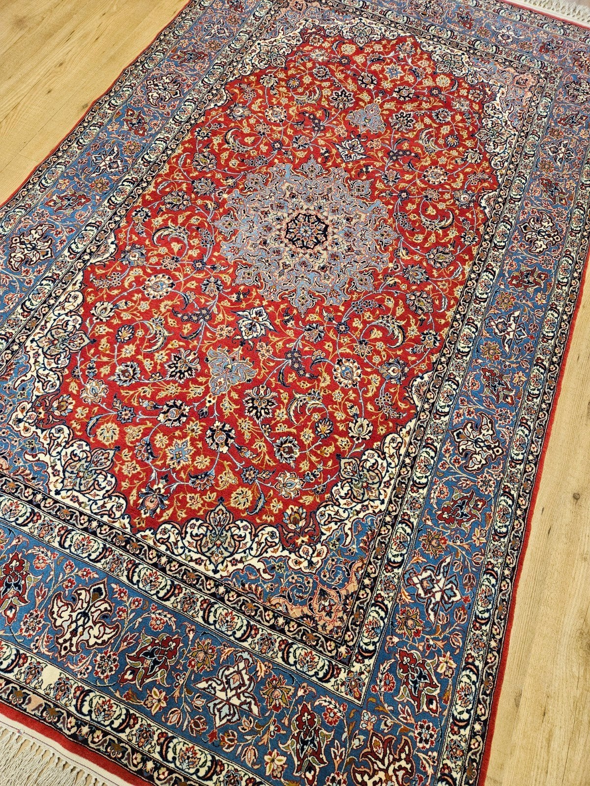 Vintage handgeknoopt perzisch tapijt isfahan 258x140, Info@SlatsAntiek.nl, Tweedehands, 100 tot 150 cm, Perzisch