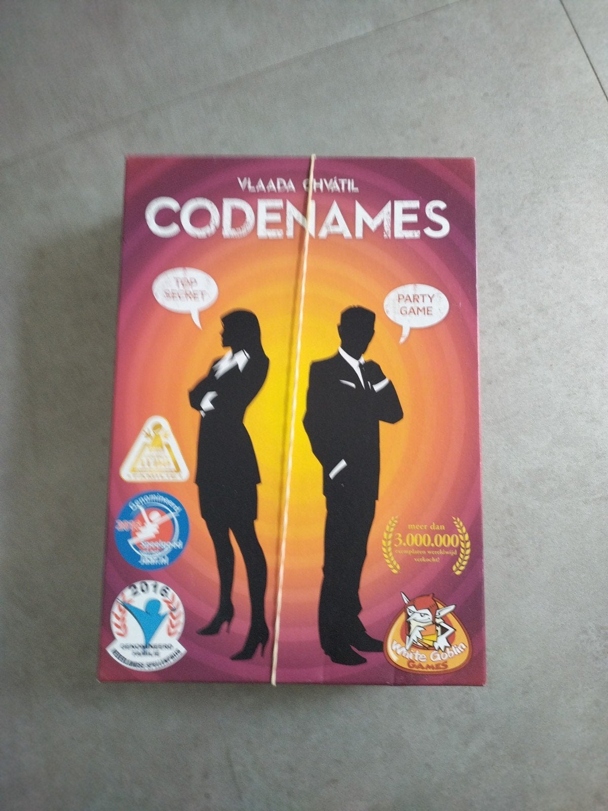 Codenames - Het populaire woordassociatiespel, Vijf spelers of meer, Ophalen of Verzenden, Zo goed als nieuw, White Goblin Games