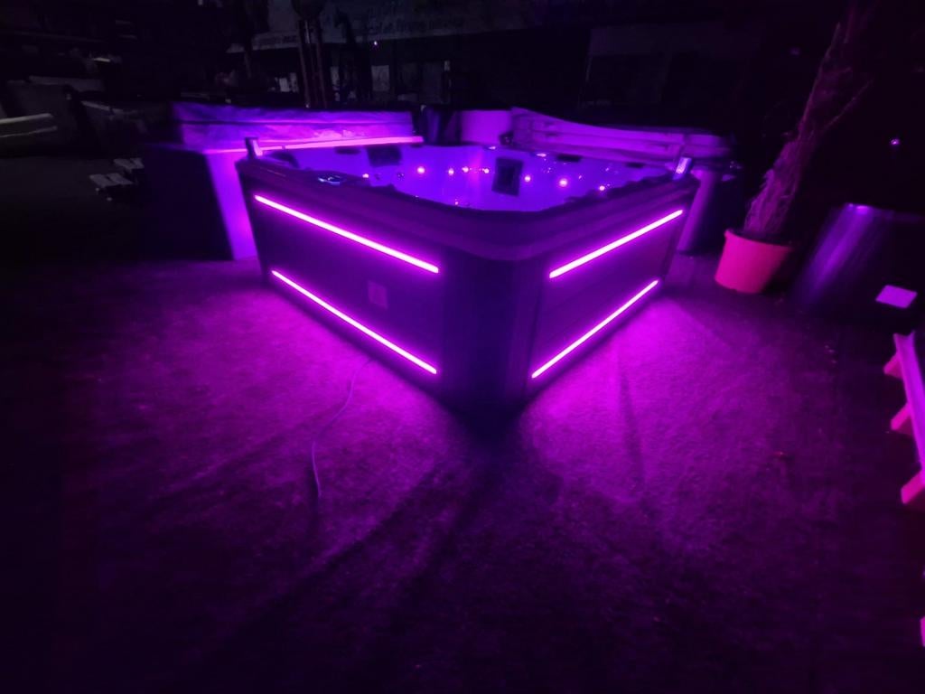41 NIEUWE SPA'S/JACUZZI BINNENGEKOMEN‼️ EXTREEM LAGE PRIJS, Tuin en Terras, Bubbelbaden en Hottubs, Nieuw, Filter, Ophalen of Verzenden