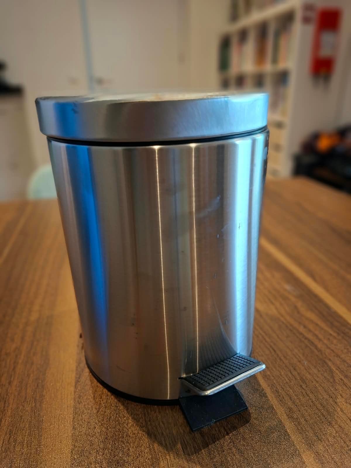 3 RVS prullenbakjes met pedaal, Ophalen, Gebruikt, Met pedaal, Minder dan 10 liter