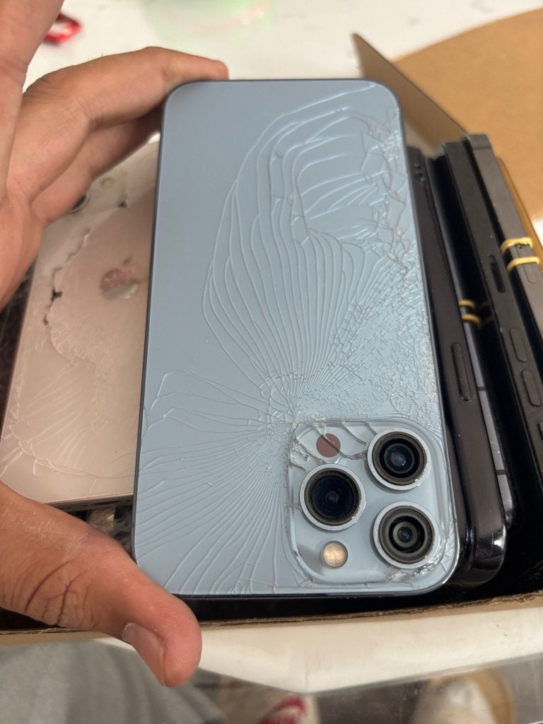 DEFECT met SCHADE Twee keer 14 pro Max nog veel meer, Telecommunicatie, Mobiele telefoons | Apple iPhone, Ophalen of Verzenden