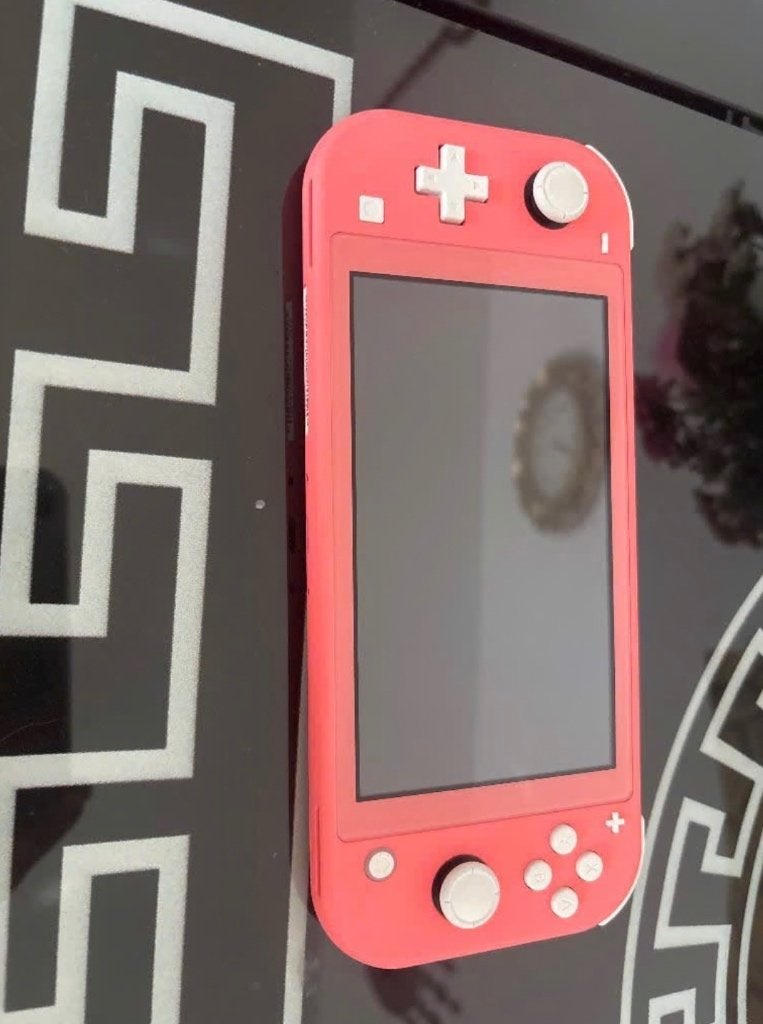 Nieuwe Nintendo Switch Lite! (Met garantie), Spelcomputers en Games, Ophalen, Met beschermhoes of tas, Nieuw, Roze of Coral