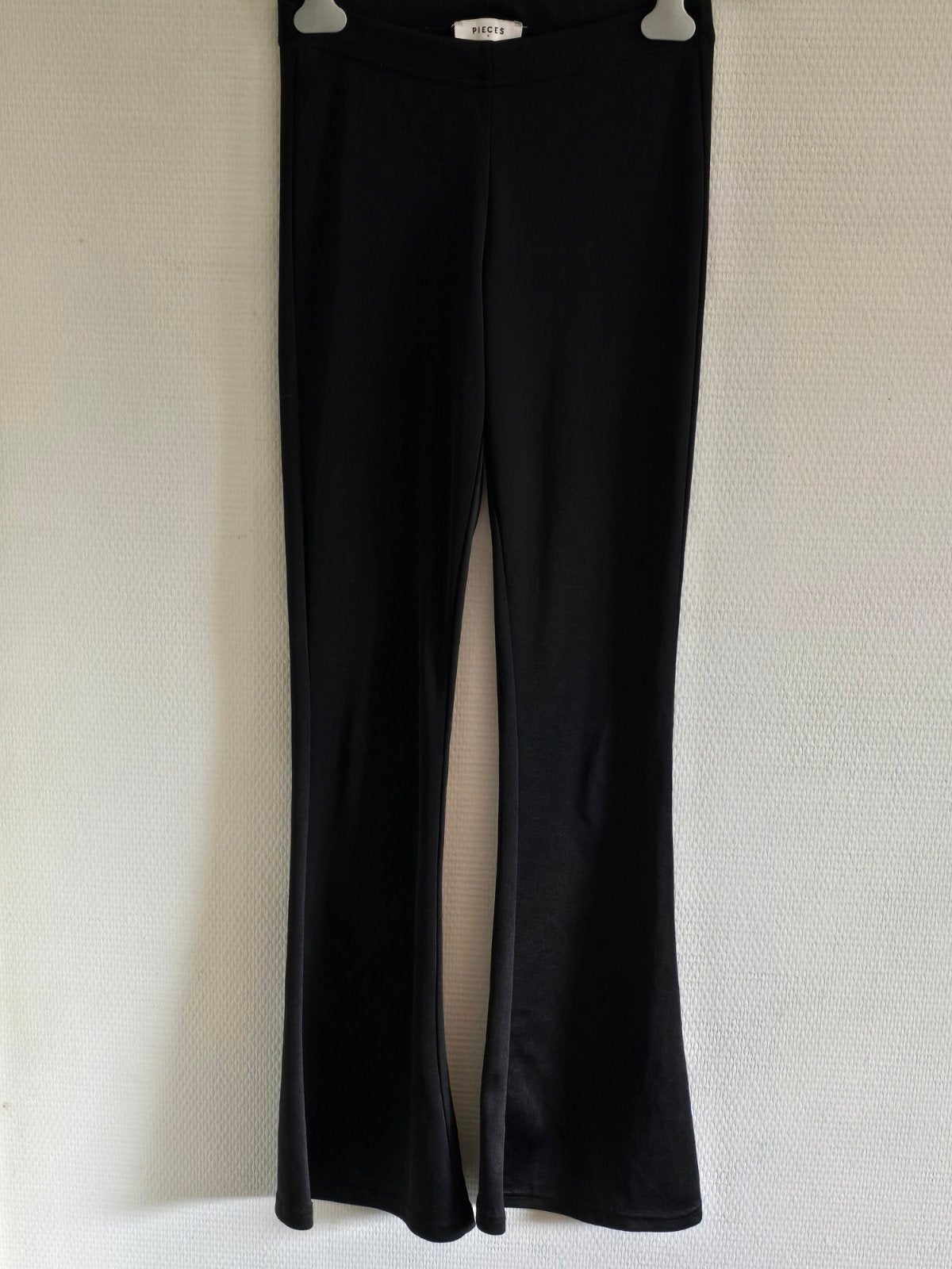 Pieces dames Zwarte flared broek maat S, Zwart, Ophalen of Verzenden, Maat 36 (S), Lang