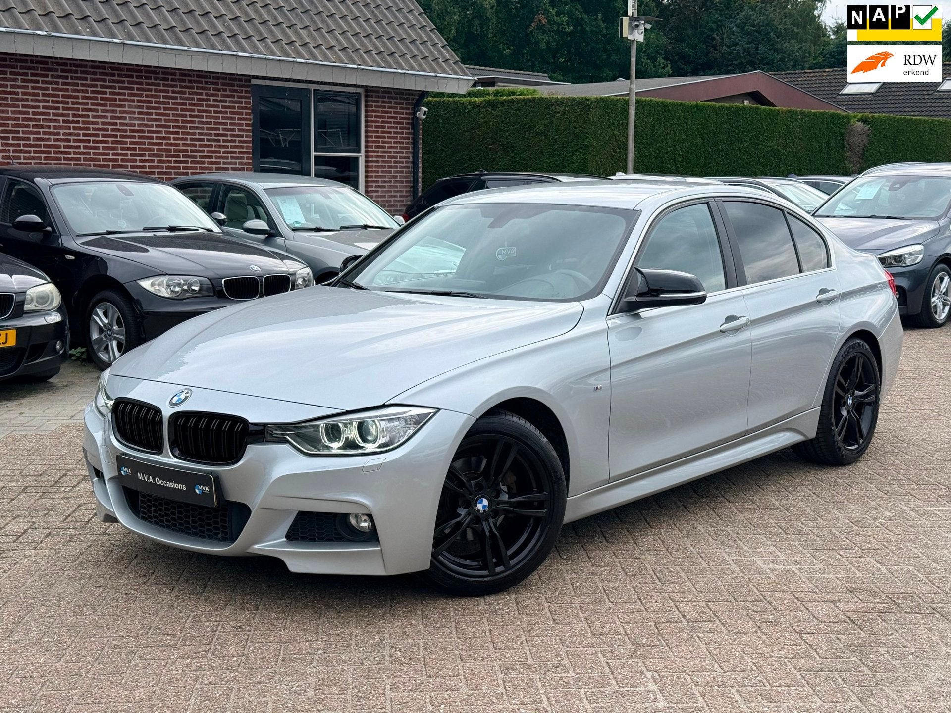 BMW 3-serie 316i Executive M Sport|Nieuwe Ketting + Klepseal, Auto's, BMW, 1360 kg, Dealer onderhouden, Gebruikt, Alcantara