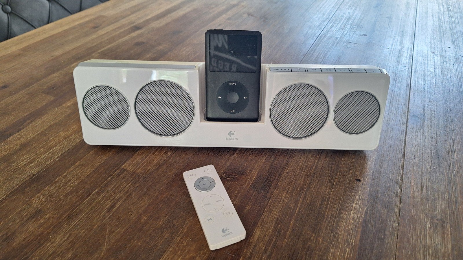 Logitech Pure-Fi Anywhere iPod Speaker met Opbergcase, Gebruikt, Logitech, Ophalen of Verzenden, Minder dan 60 watt