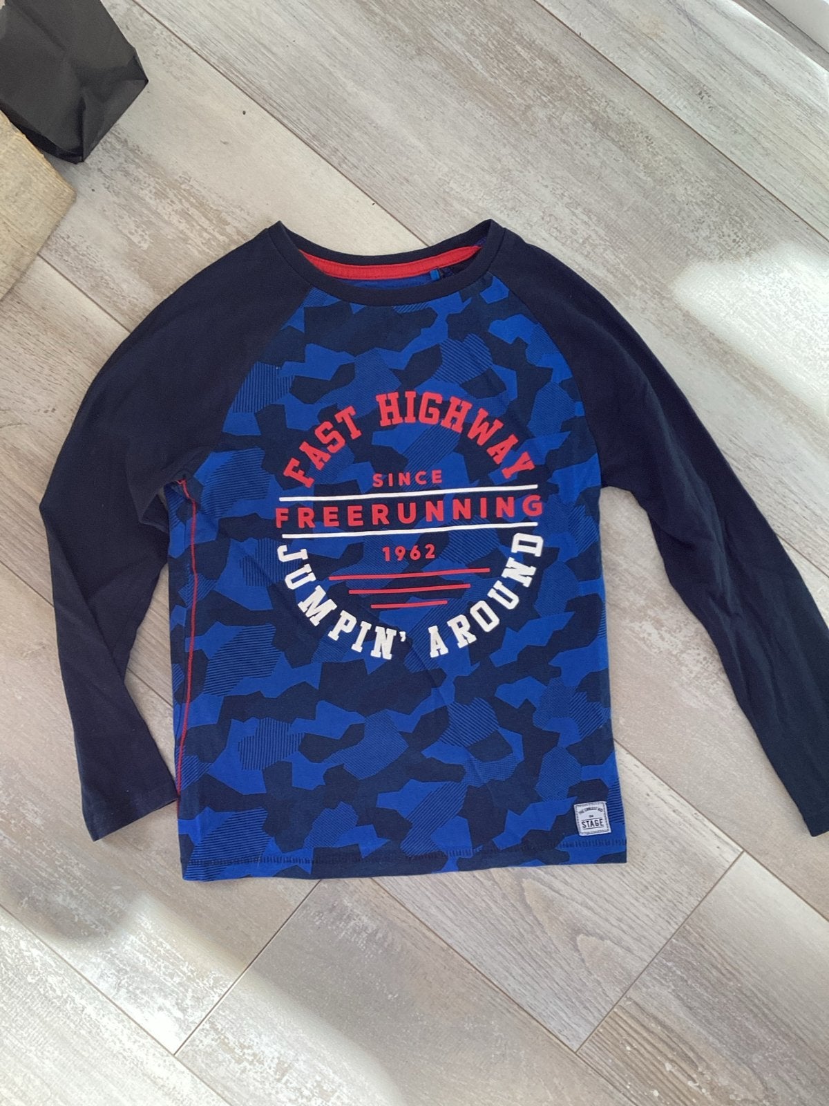 Stoere longsleeve maat 122/128, Kinderen en Baby's, ., Ophalen of Verzenden, Zo goed als nieuw, .