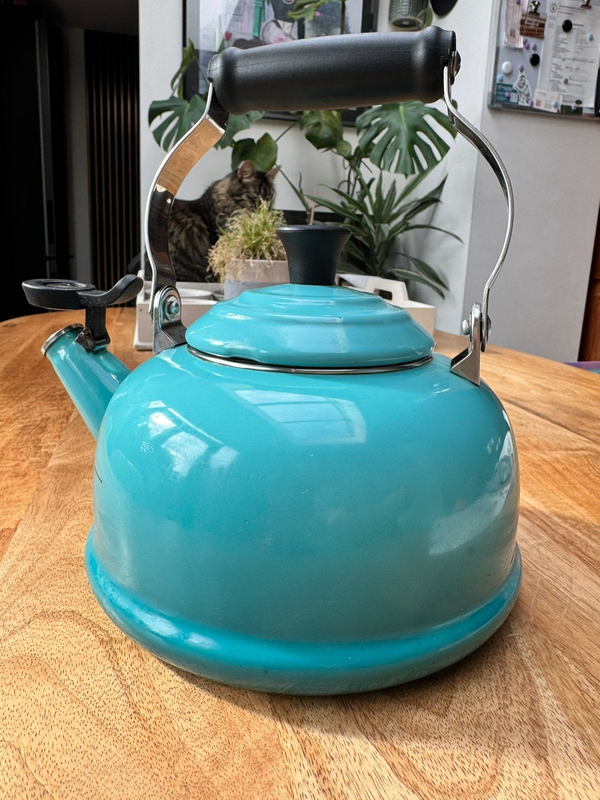 Le Creuset Caribbean Blue Fluitketel 1.6 liter, Huis en Inrichting, Ophalen of Verzenden, Metaal, Le Creuset, Theepot/fluitketel