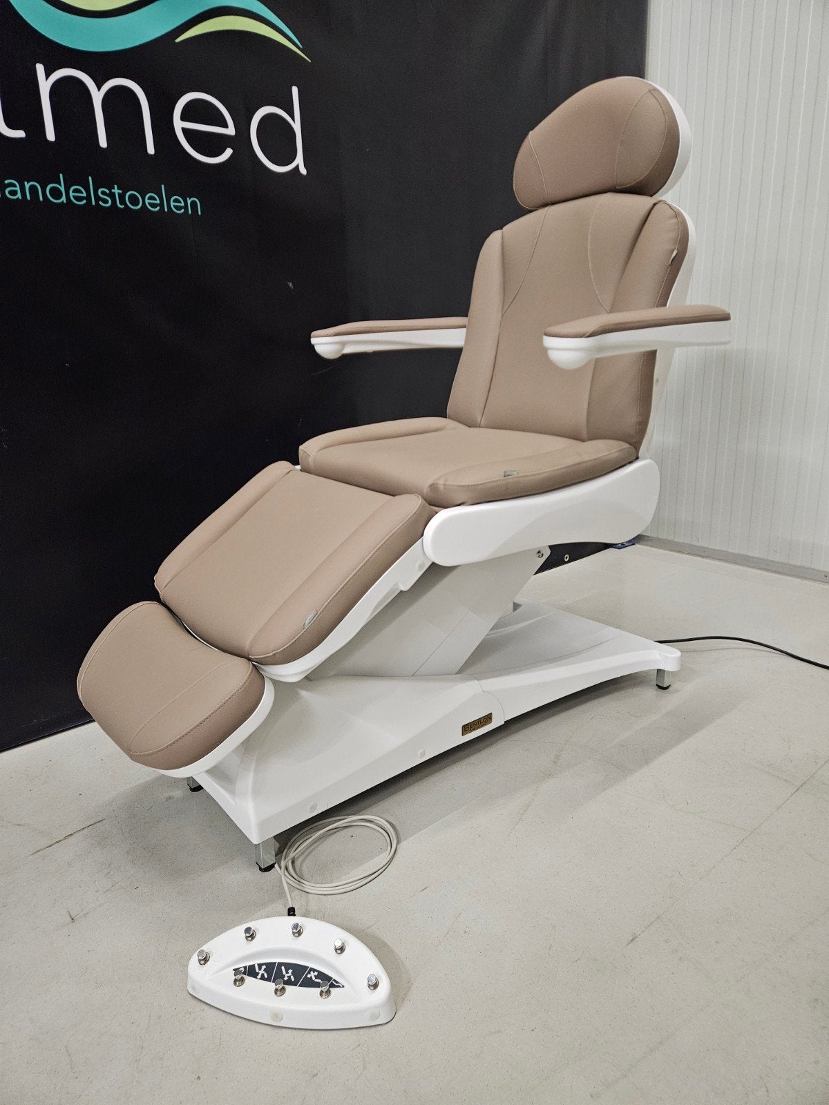 Elektrische behandelstoel of pedicurestoel Bentlon Gold ZGAN, Ophalen of Verzenden, Zo goed als nieuw, Massagestoel of Kussen