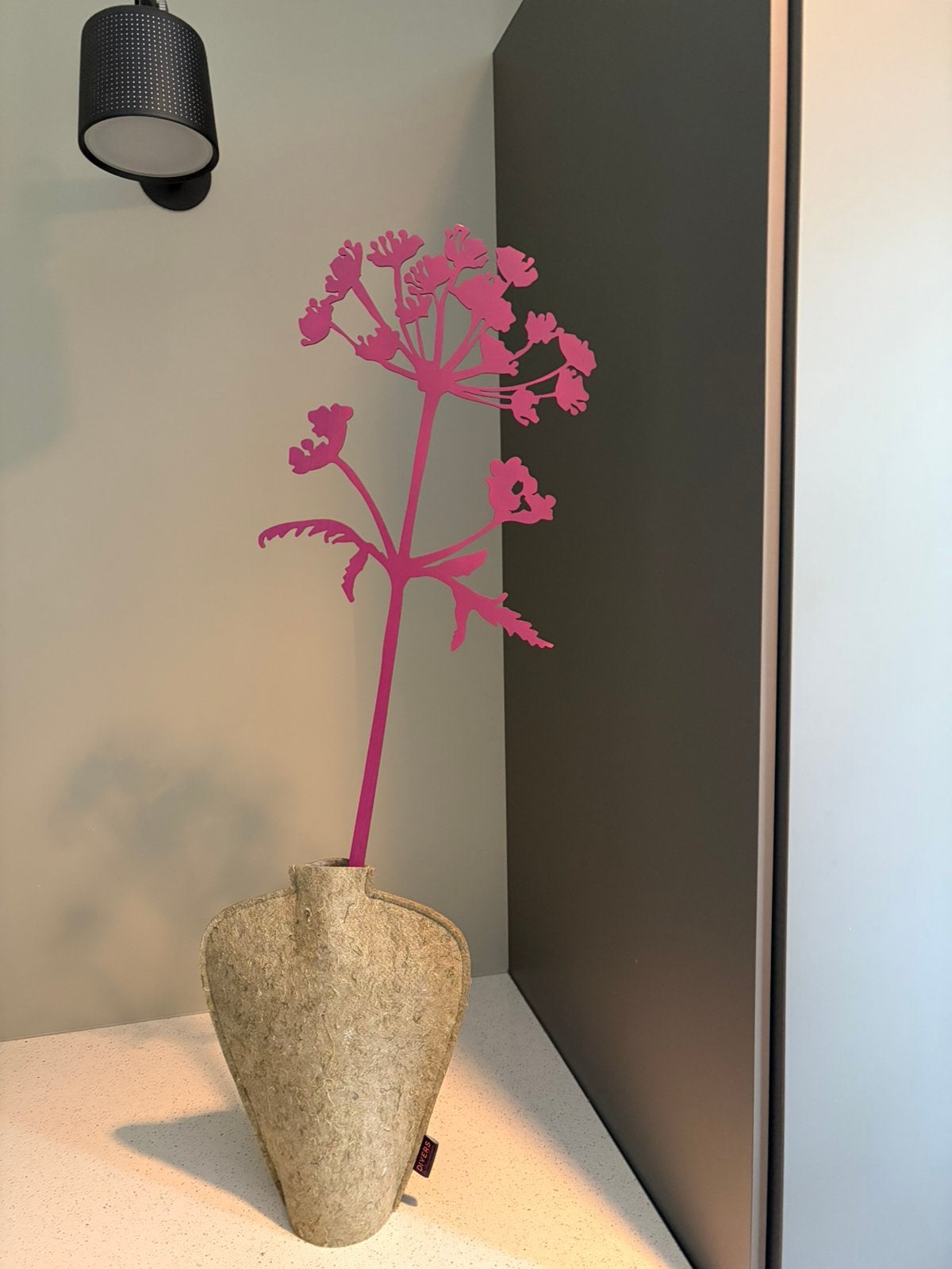 Design vilten vaas met houten bloem Kleur groen - paars, Binnen, Overige typen, Inclusief accessoires, Nieuw