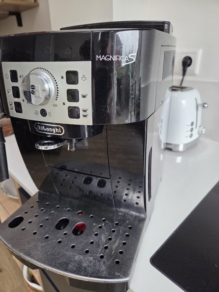 Met problemen: Delonghi koffiemachine 22.110(zet wel koffie), Gebruikt, Espresso apparaat, 4 tot 10 kopjes, Gemalen koffie