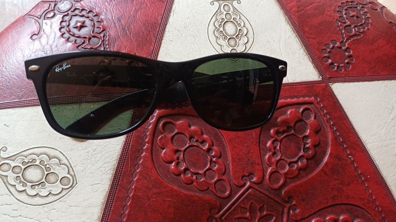 Ray-Ban New Wayfarer Zonnebril RB2132 901 55018, Gebruikt, Zonnebril, Zwart, Ophalen of Verzenden