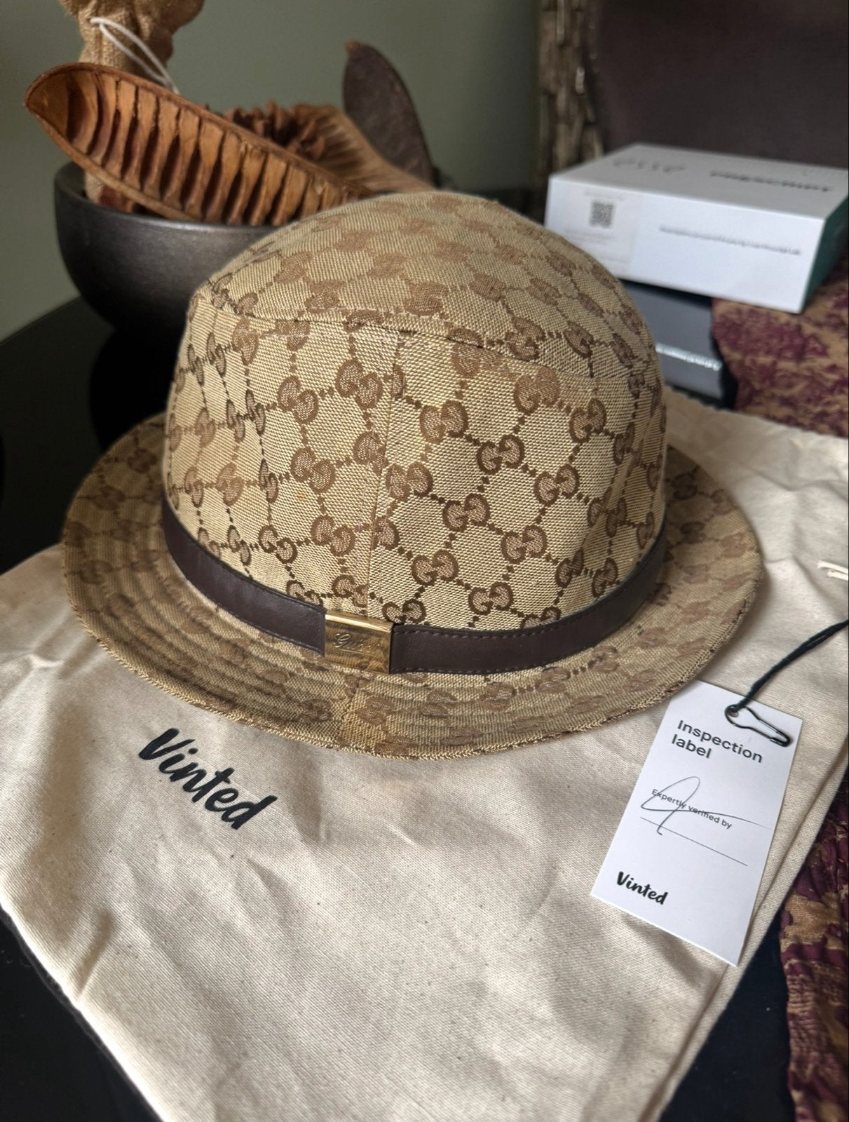 Gucci hoed monogram en leren band, Kleding | Dames, Ophalen of Verzenden, Zo goed als nieuw, Hoed