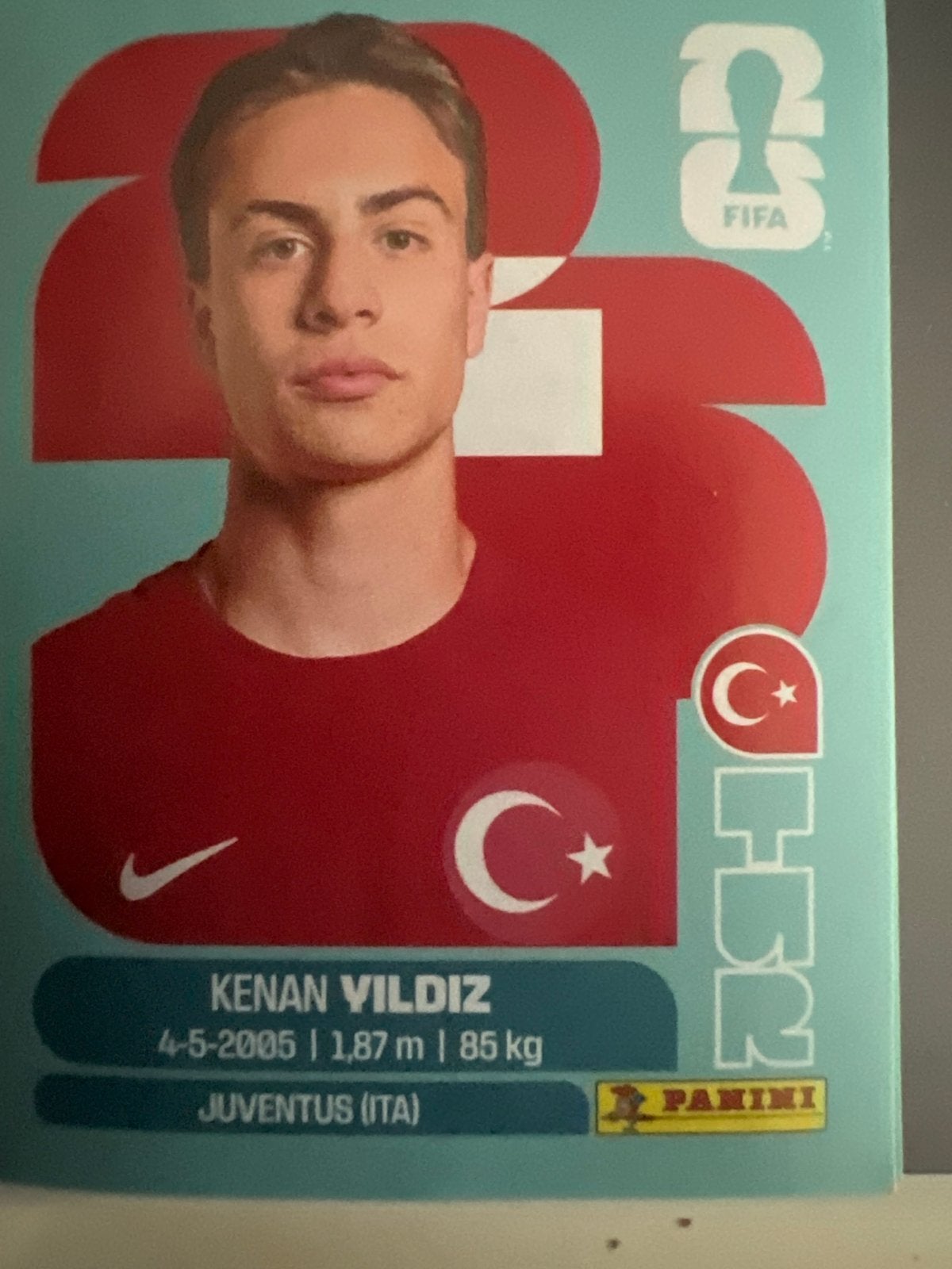 Panini FIFA 2026 Kenan Yildiz Juventus Sticker, Verzenden, Nieuw, Buitenlandse clubs, Spelerskaart